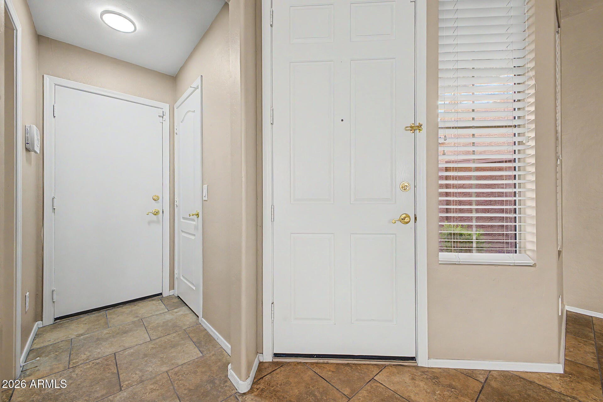 111 E COTTONWOOD Lane