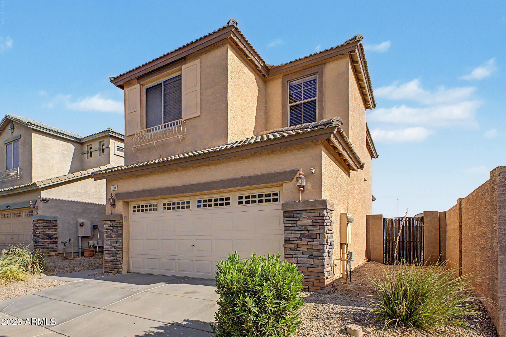 111 E COTTONWOOD Lane