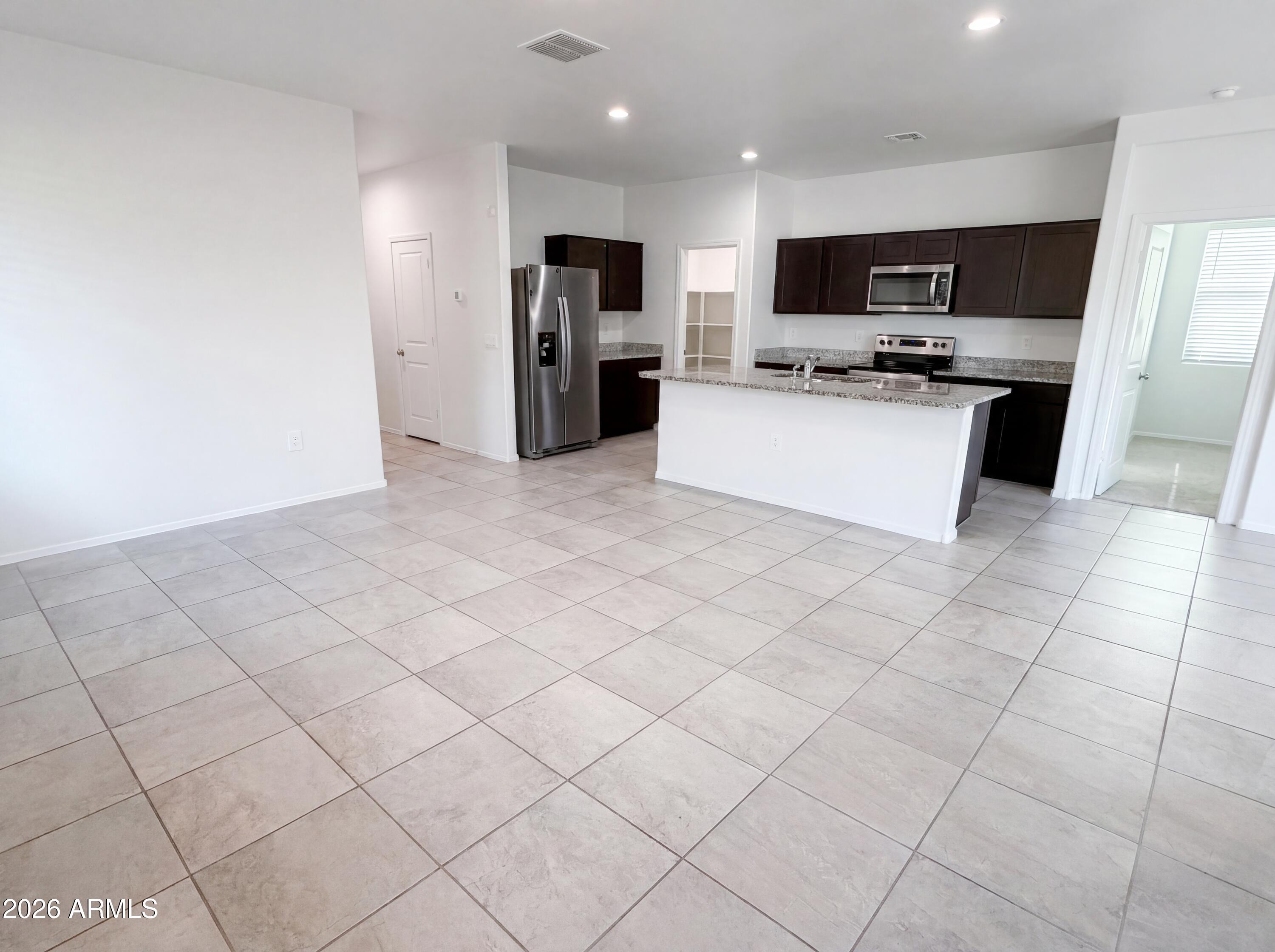 18616 W DESERT HOLLOW Drive