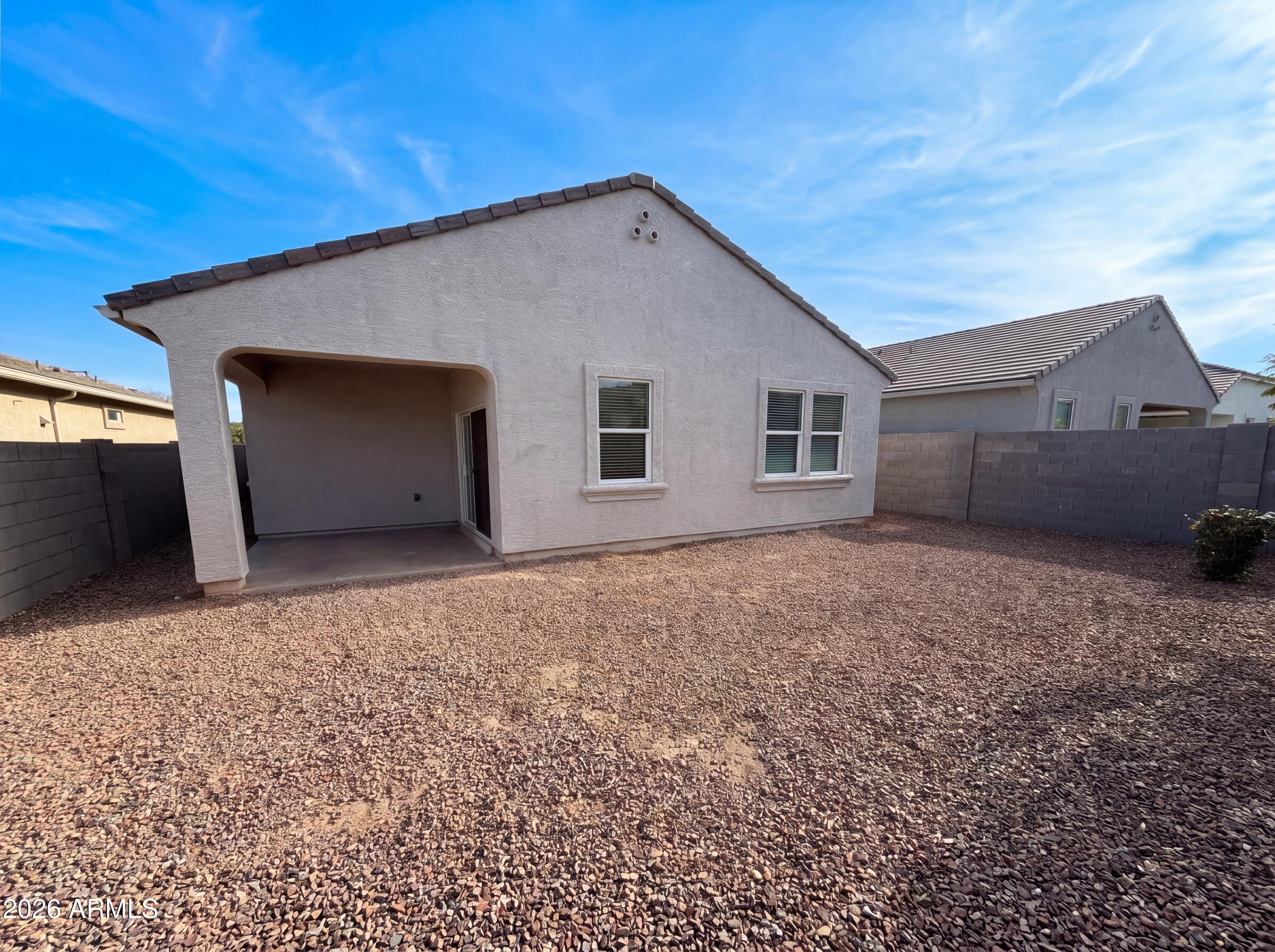 18616 W DESERT HOLLOW Drive