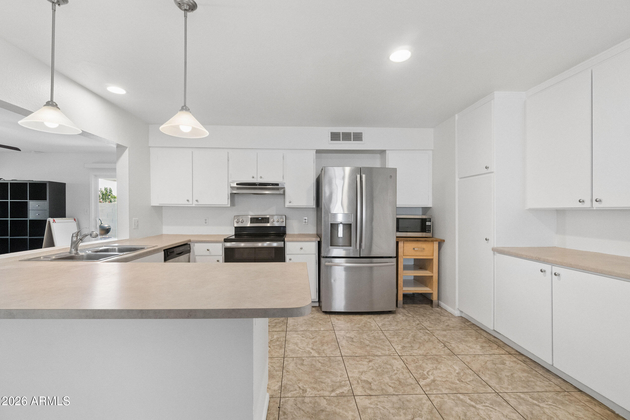 642 W MAGDALENA Drive