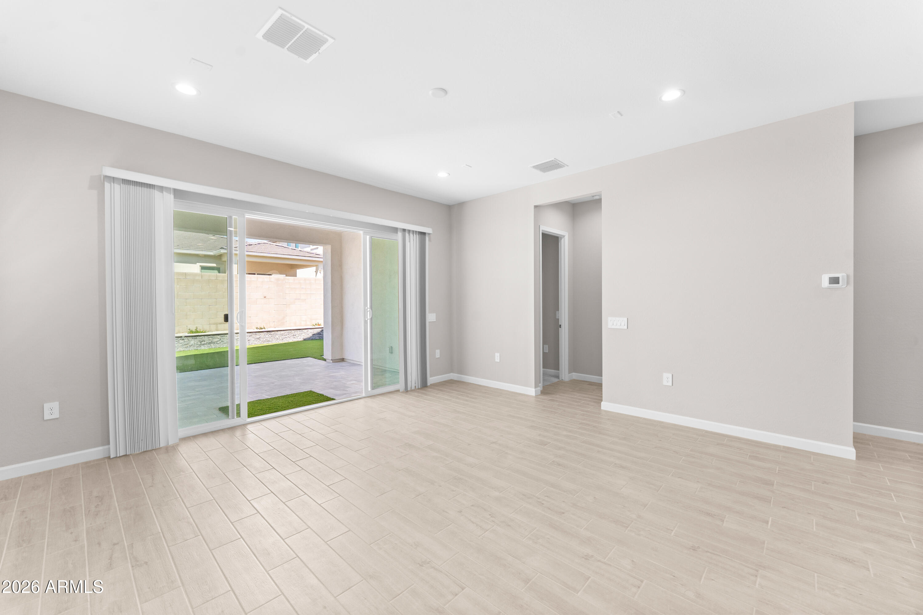 5028 E SHADY GLEN Avenue