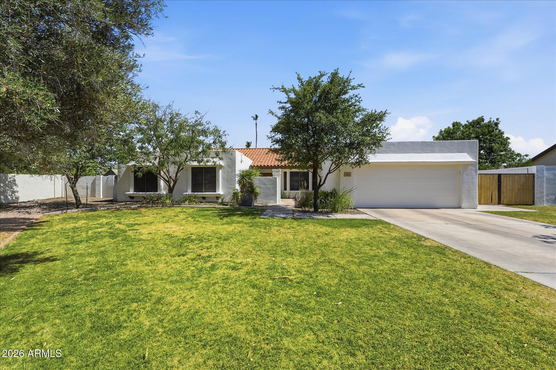 2757 E LAWNDALE Circle
