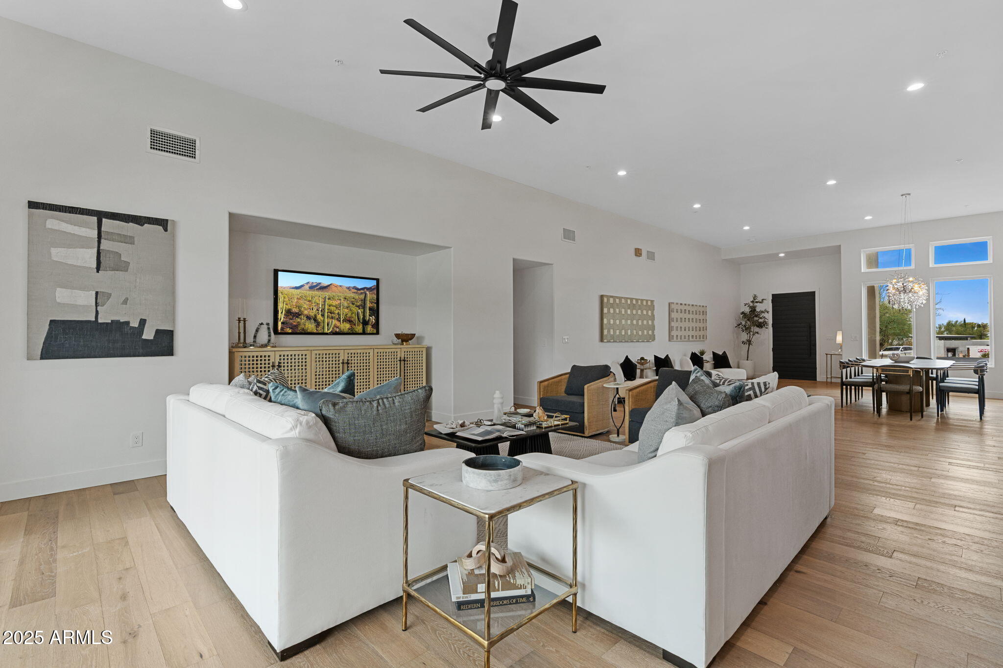 8130 E VISTA BONITA Drive