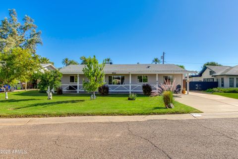 Photo of 3313 N 43rd Place, Phoenix, AZ 85018 (MLS # 6936949)