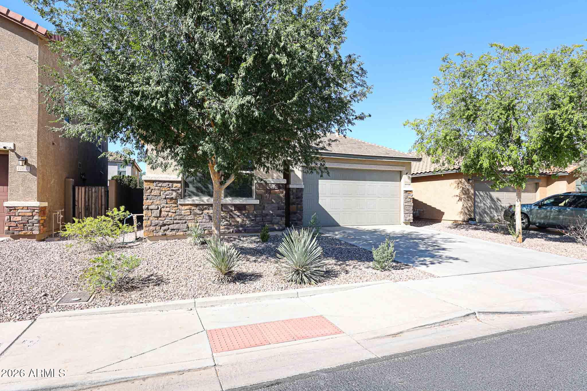12041 W COTTONTAIL Lane
