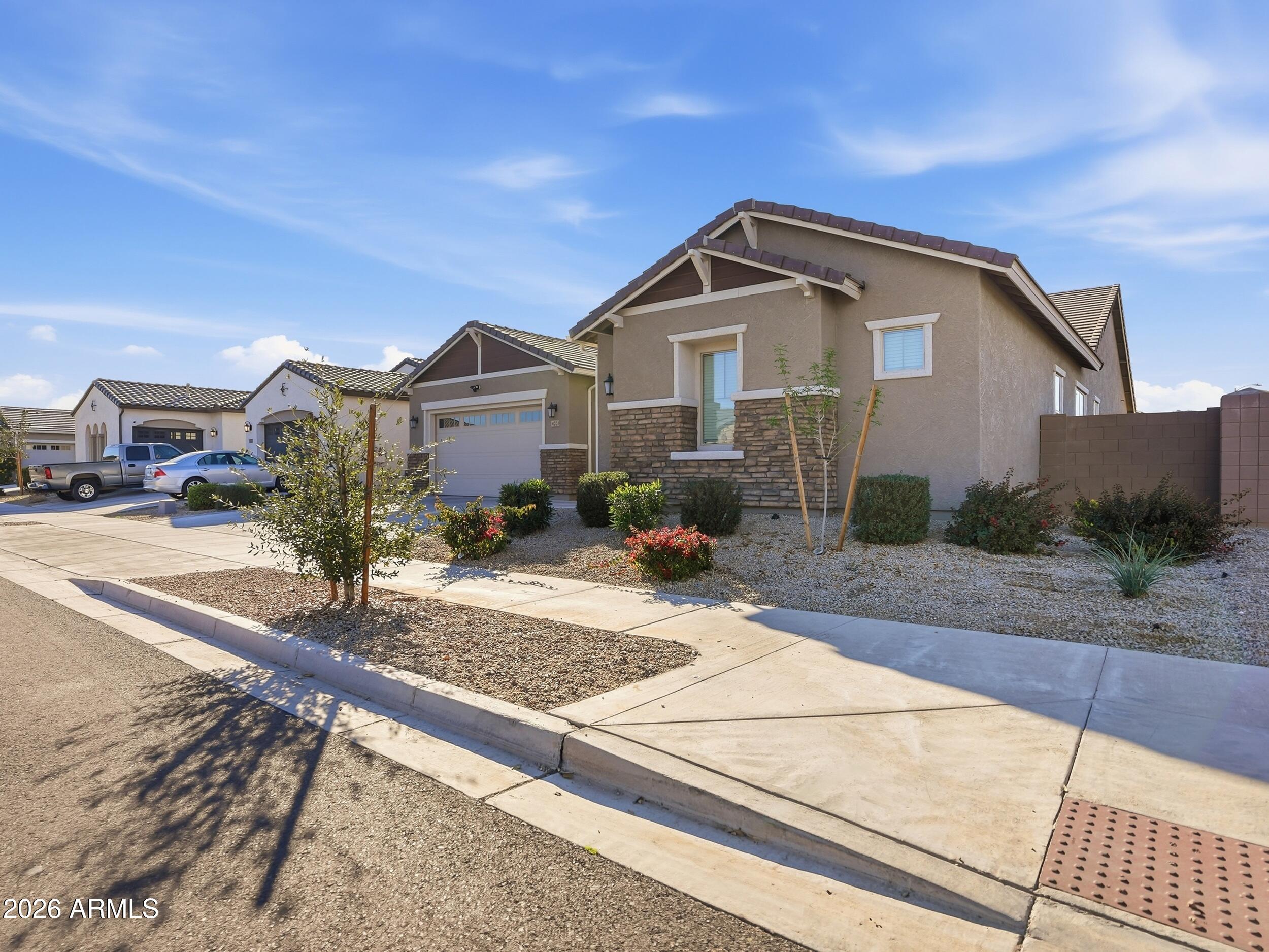 4221 W CARMEN Street