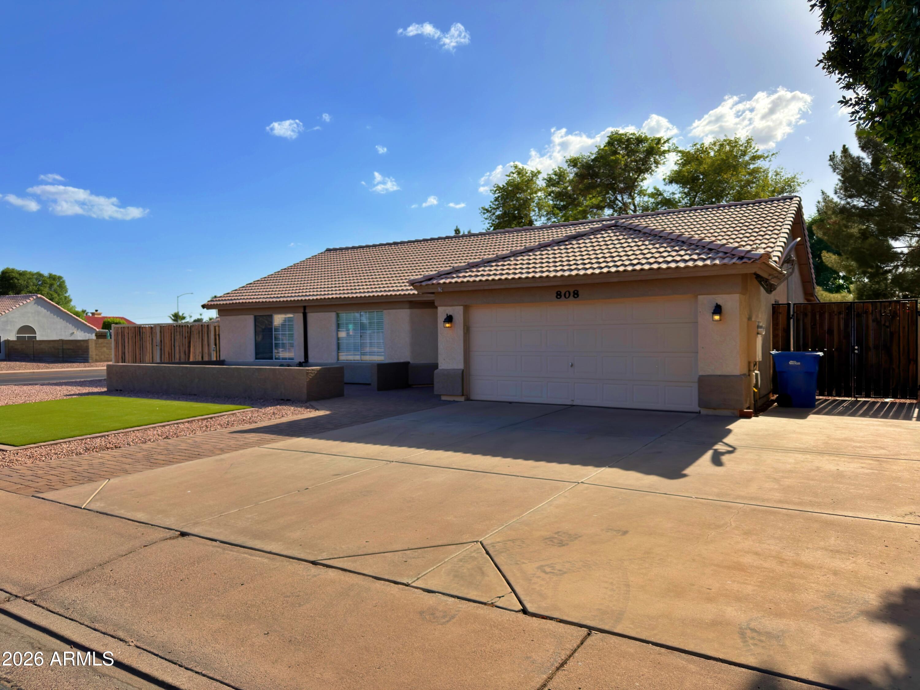 808 N WINTHROP Circle