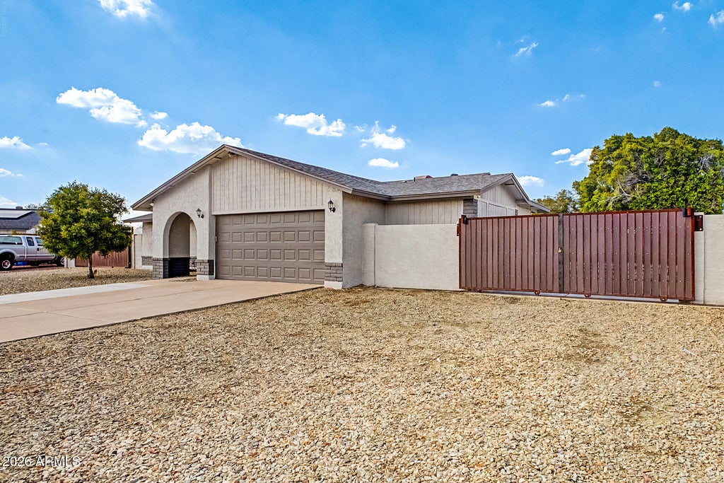 Photo of 3118 W Woodridge Drive, Phoenix, AZ 85053 (MLS # 7074528)