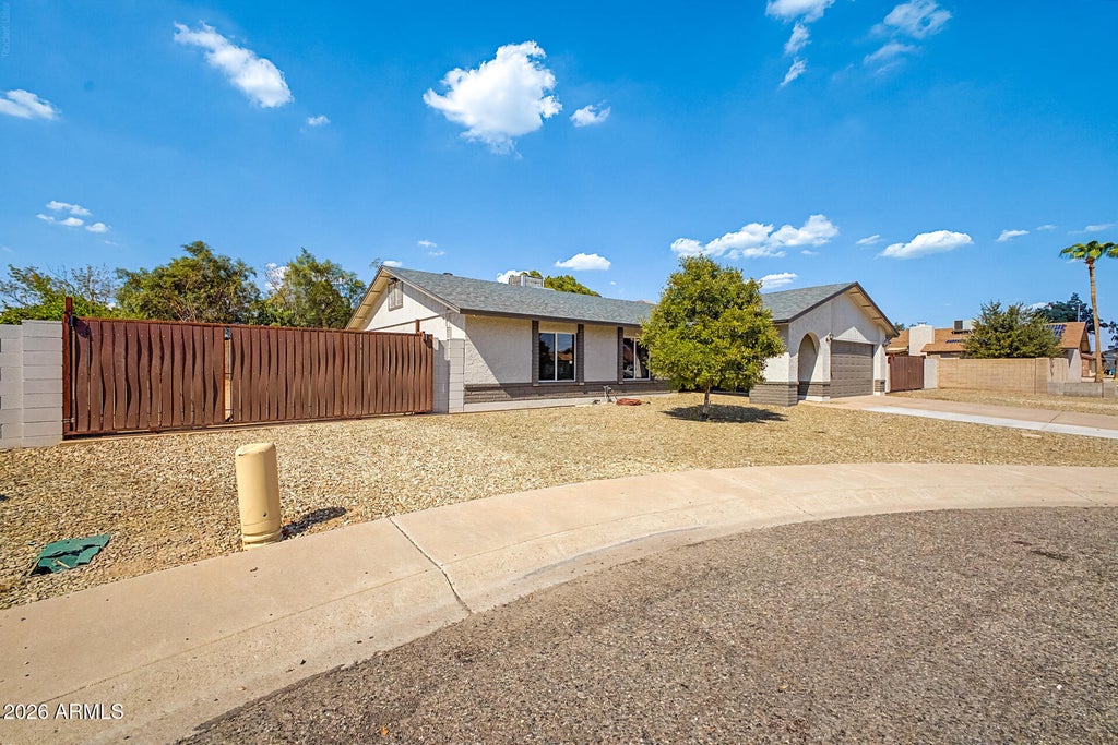 Photo of 3118 W Woodridge Drive, Phoenix, AZ 85053 (MLS # 7074528)