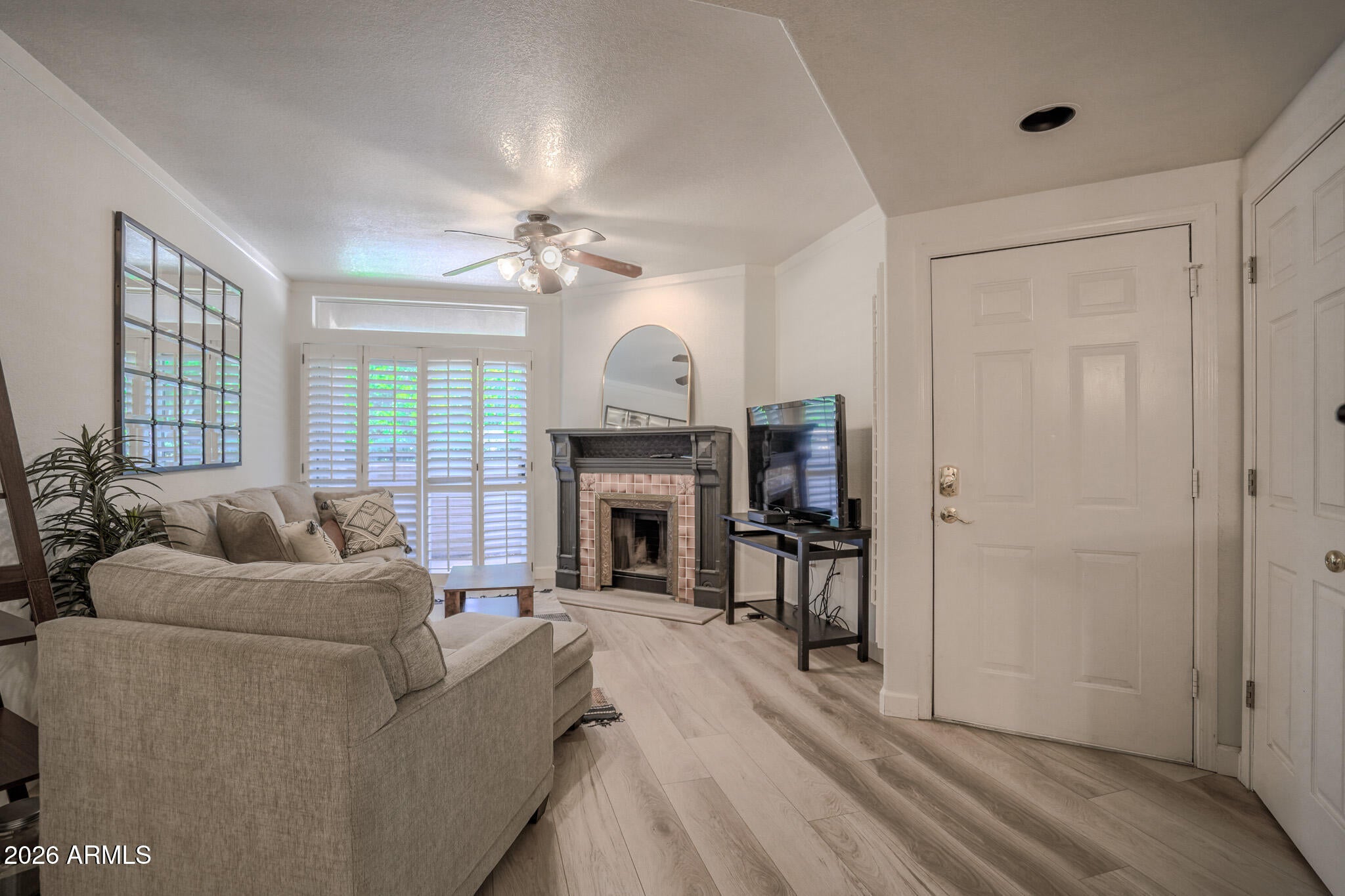 10410 N CAVE CREEK Road 1111