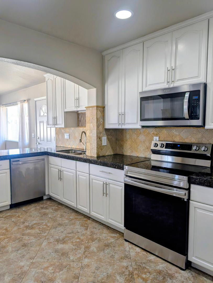 1016 W Manhatton Drive