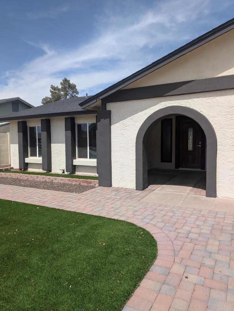 1016 W Manhatton Drive