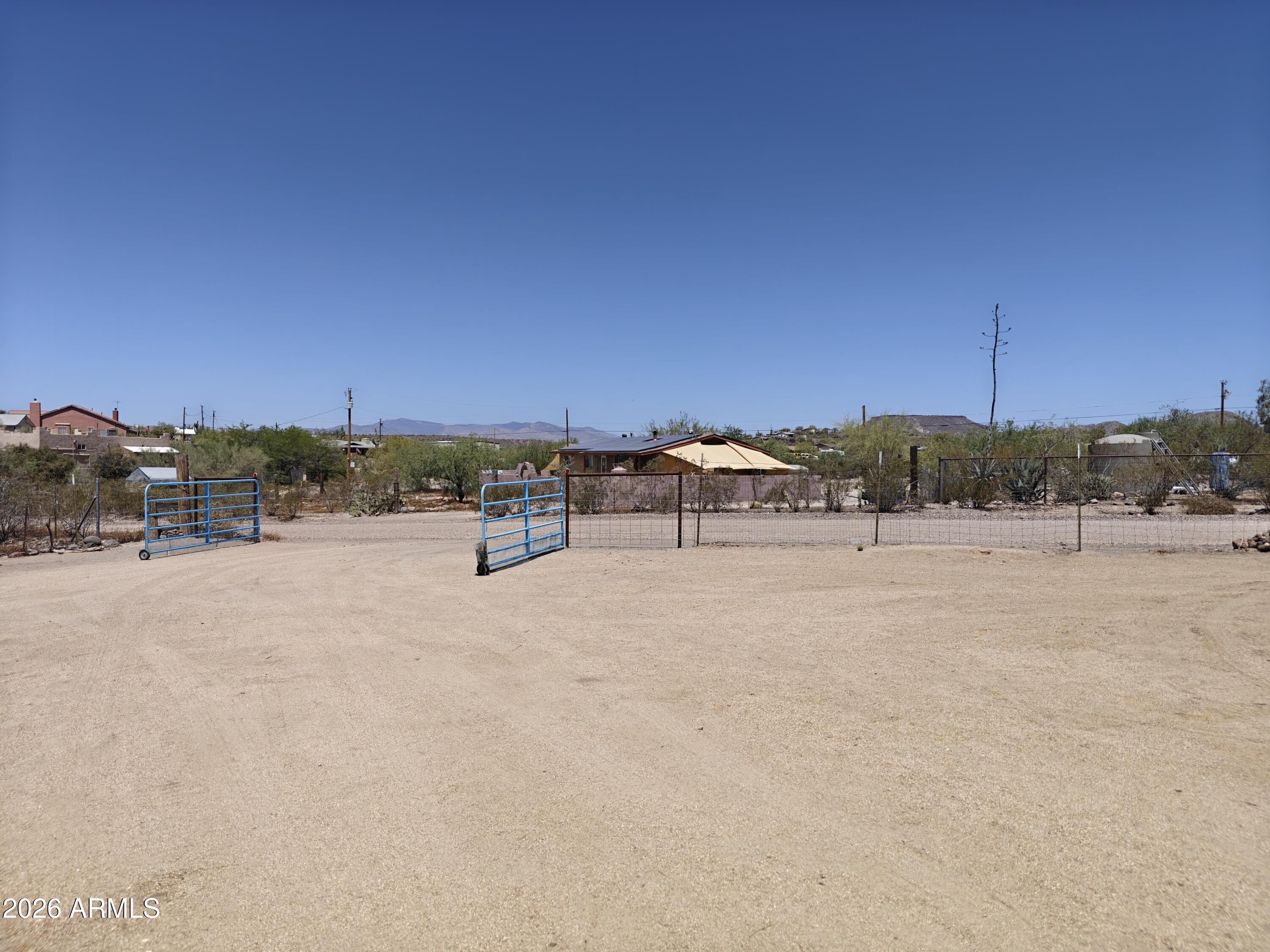 2417 W ROUGHRIDER Road