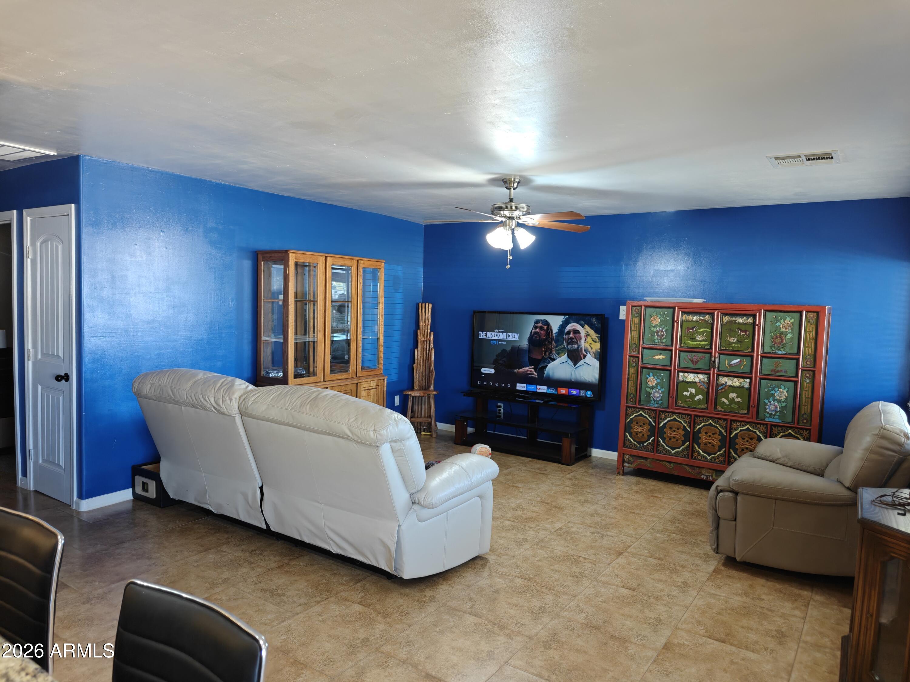 2417 W ROUGHRIDER Road