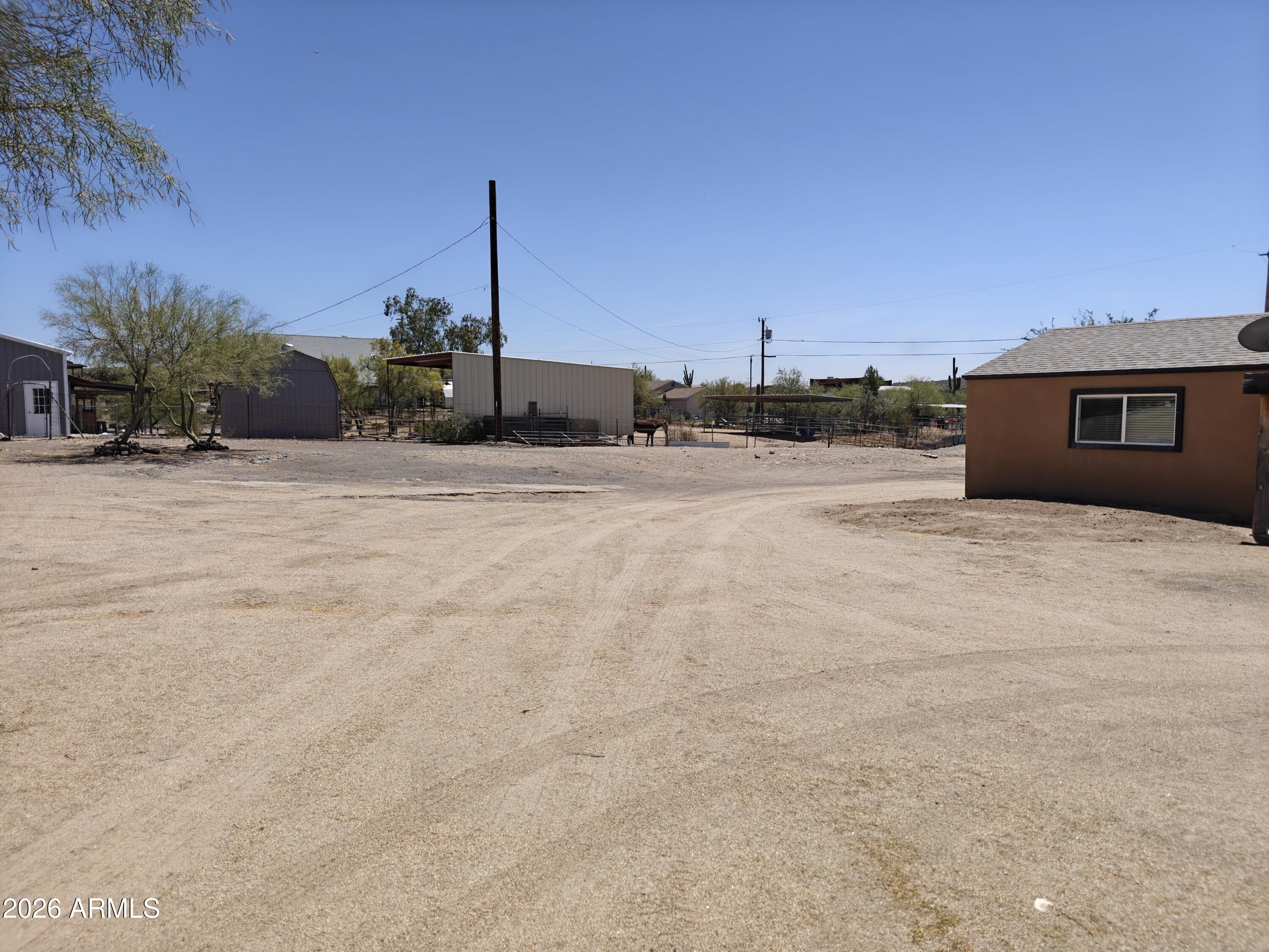 2417 W ROUGHRIDER Road
