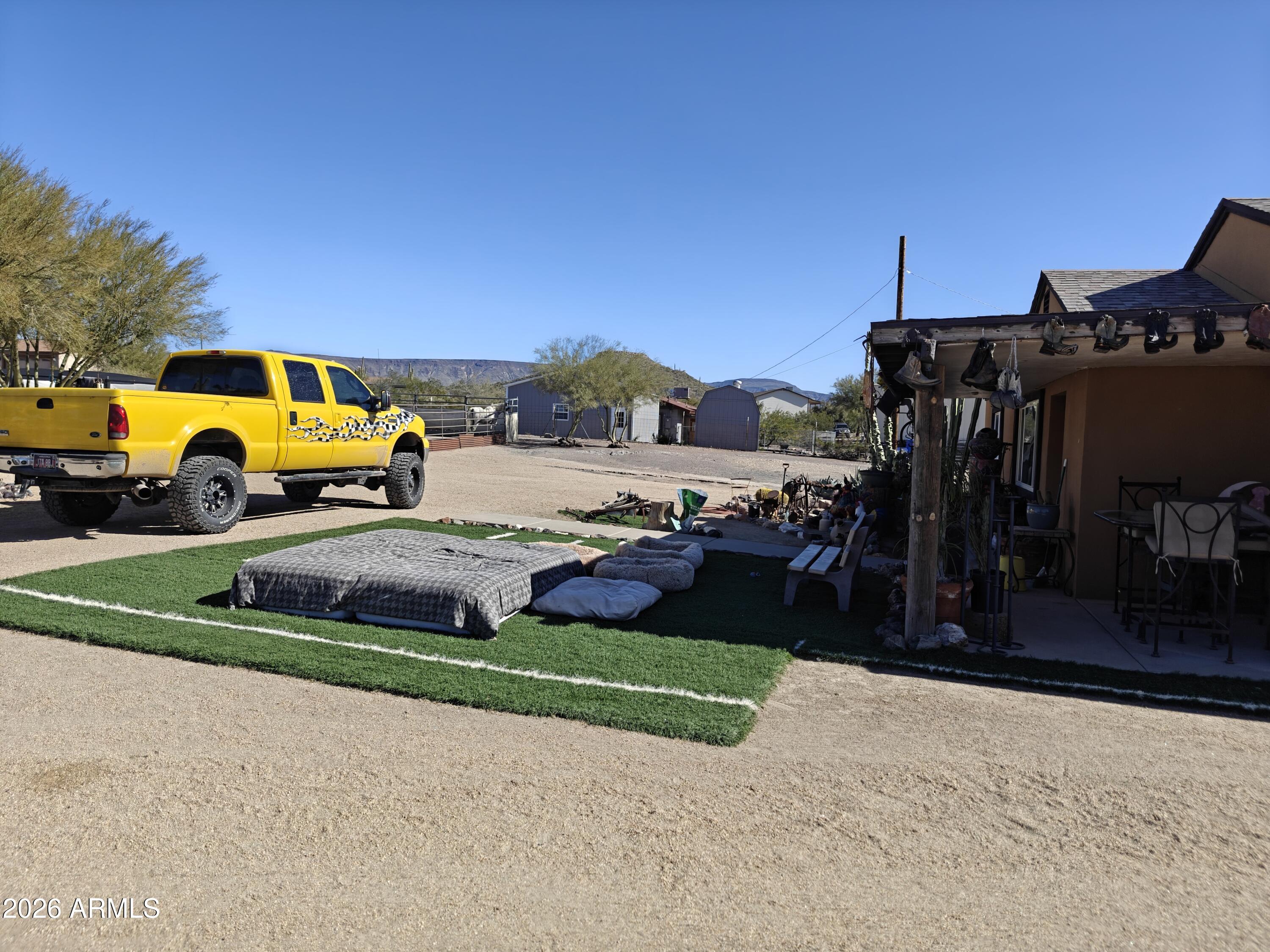 2417 W ROUGHRIDER Road