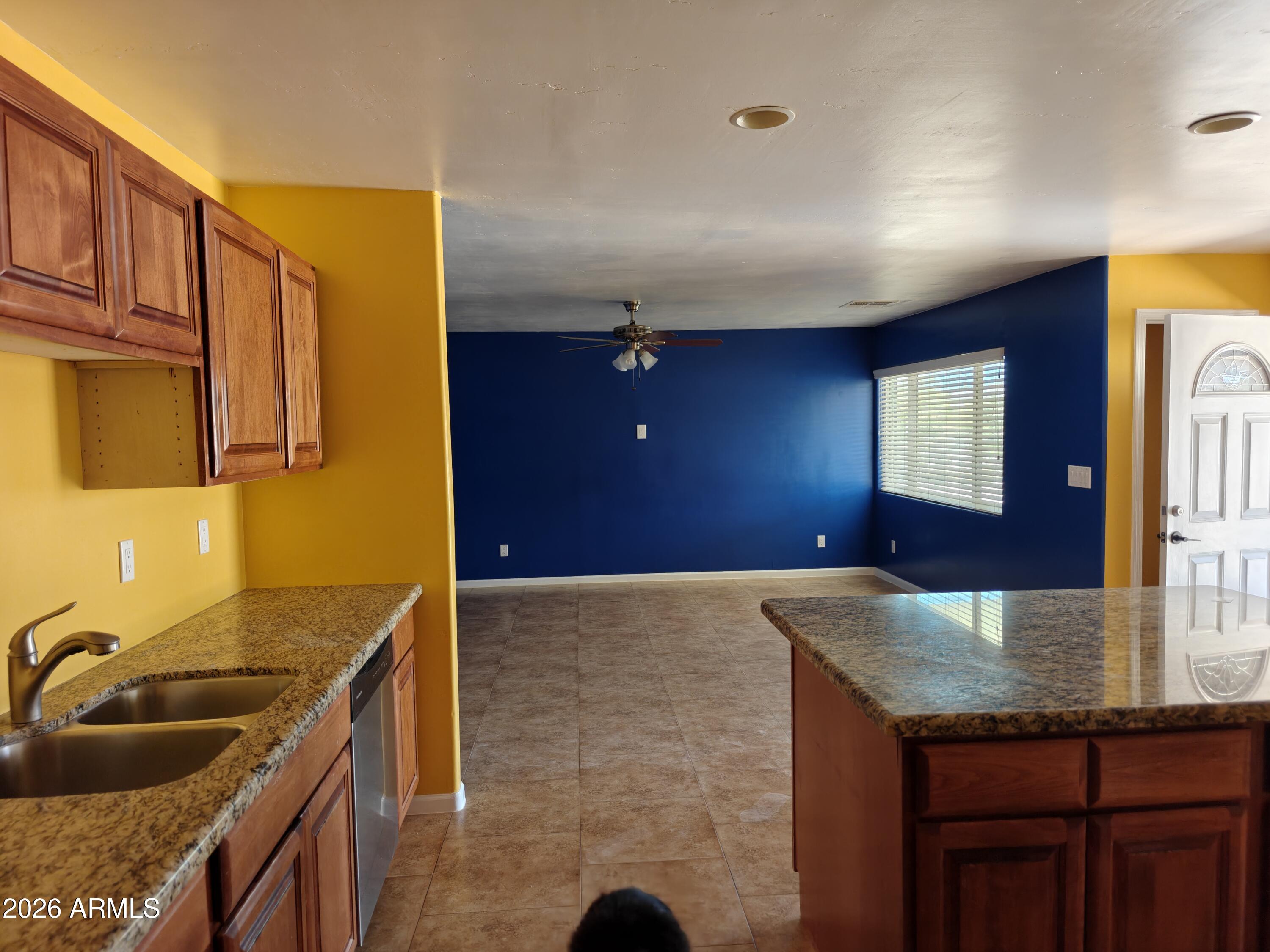 2417 W ROUGHRIDER Road