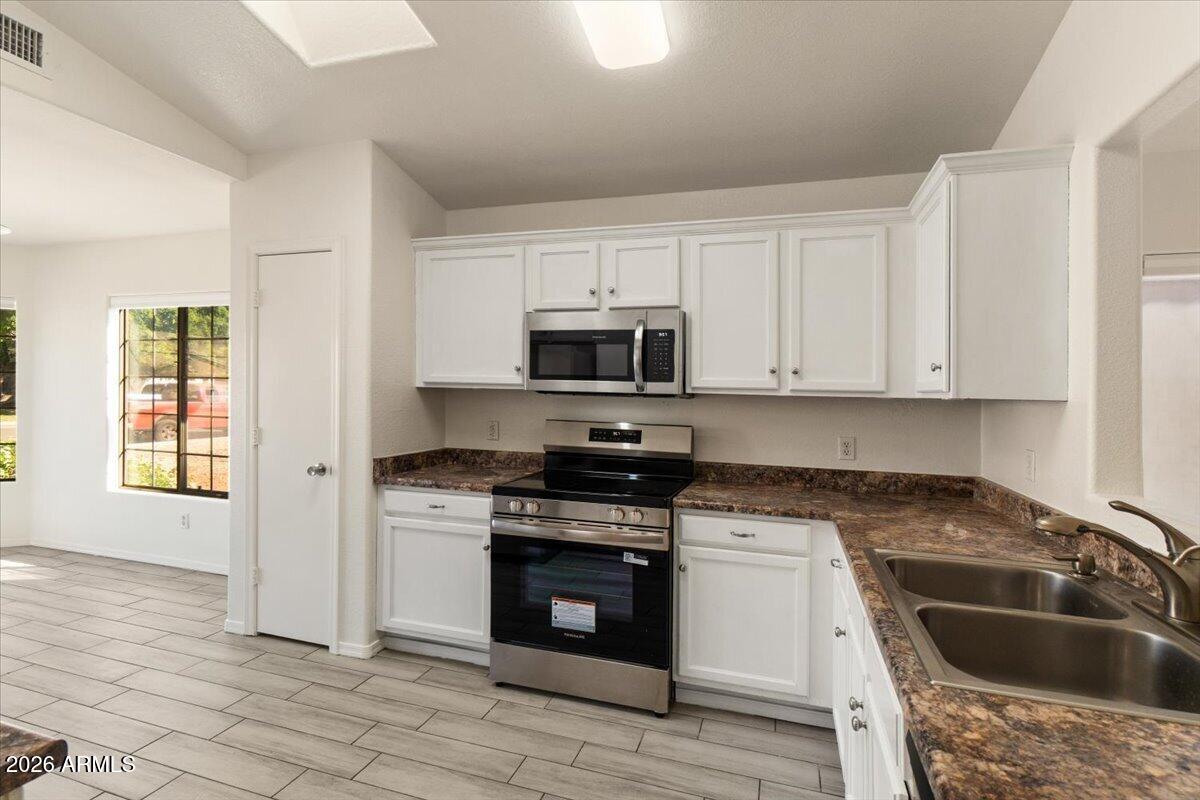 8575 W RUE DE LAMOUR --
