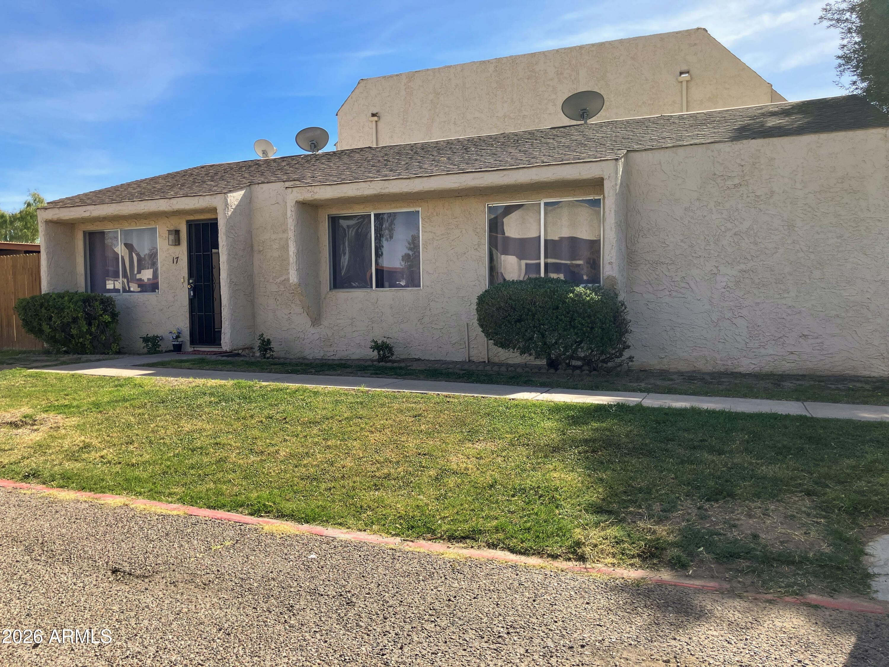 2221 W FARMDALE Avenue 17