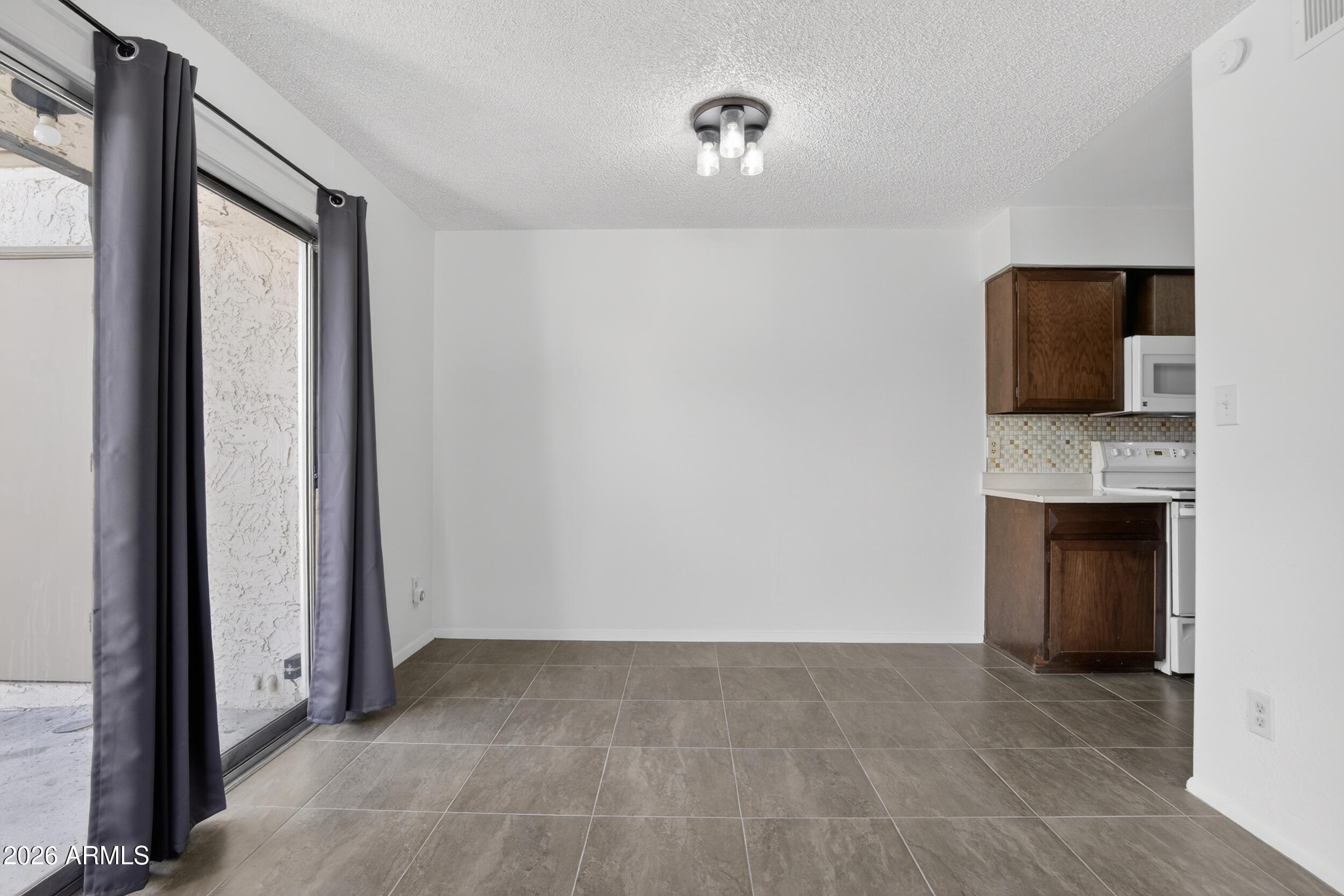 2221 W FARMDALE Avenue 17