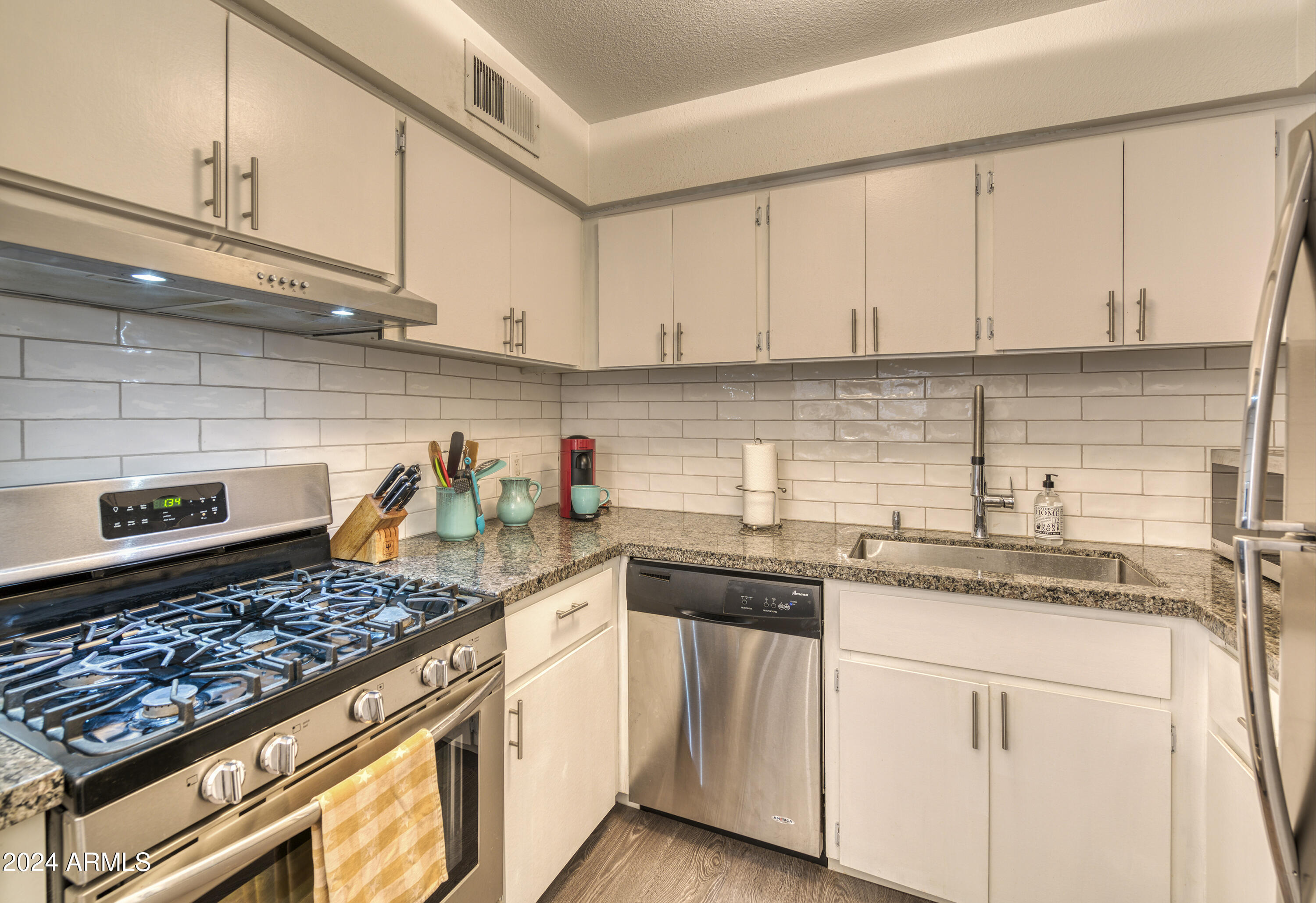 4950 N MILLER Road N 338