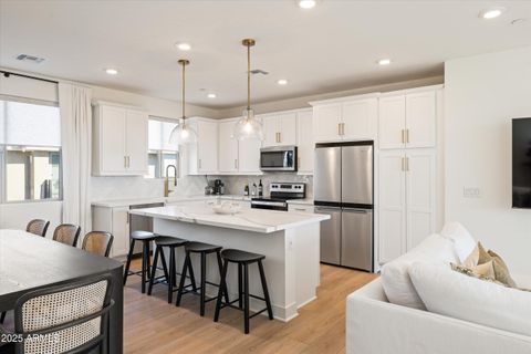 Photo of 2121 W Sonoran Desert Drive #8, Phoenix, AZ 85085 (MLS # 6953182)