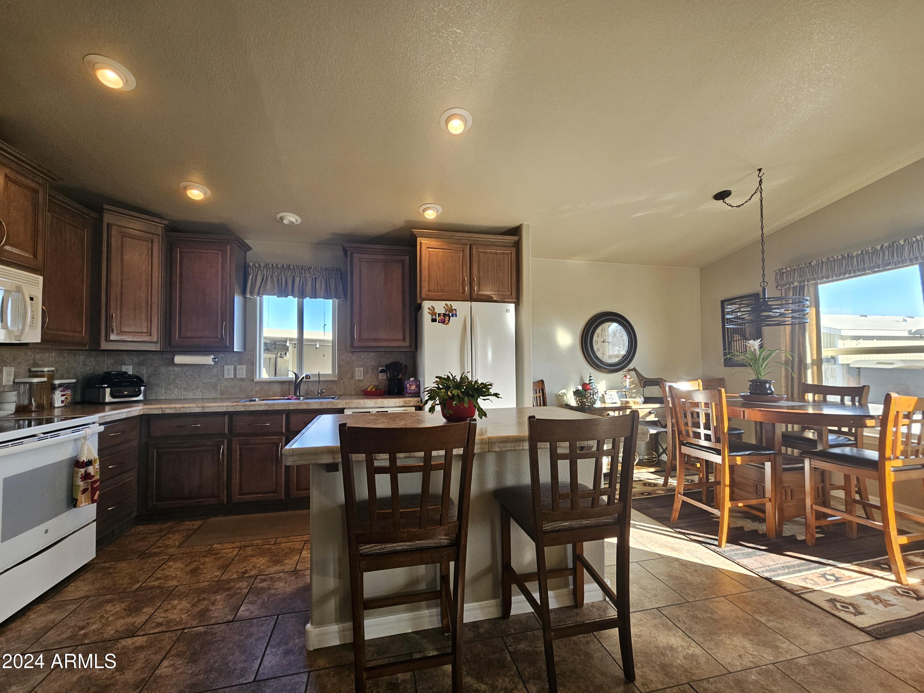 650 N Hawes Road 4101