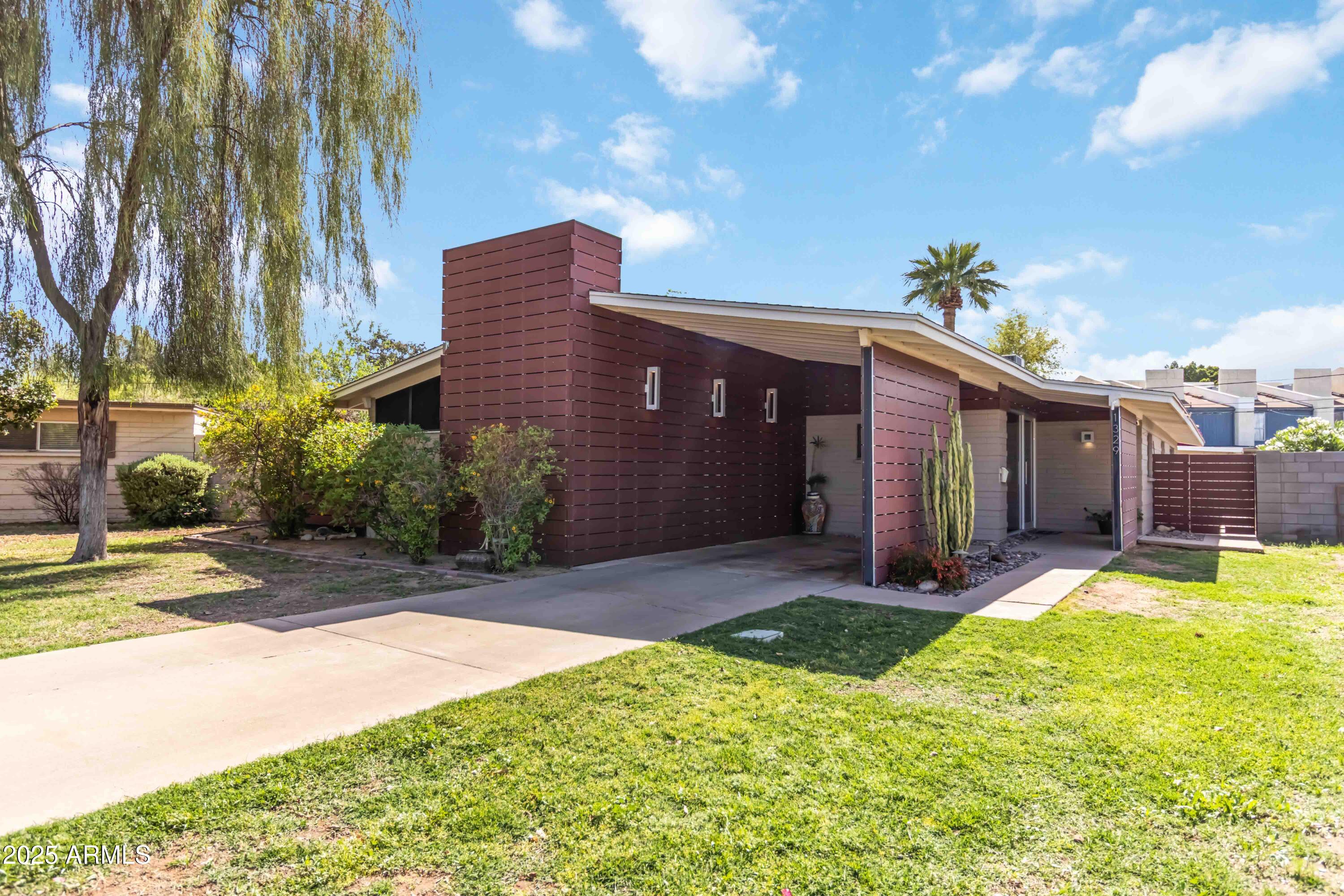 1329 E CATALINA Drive