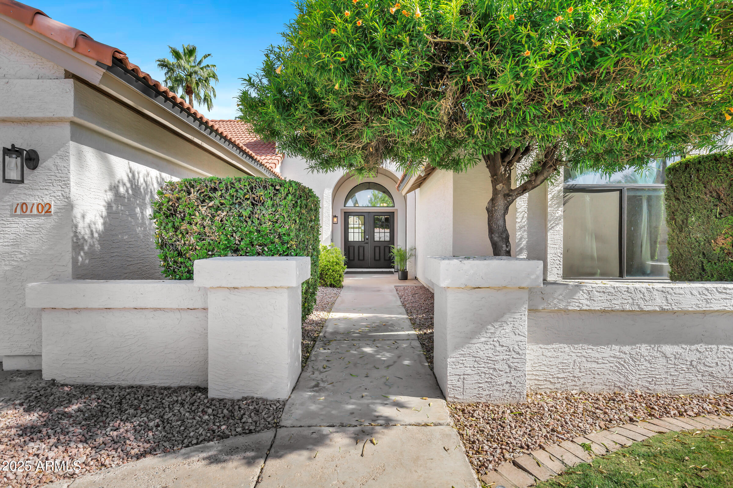 10102 E DREYFUS Avenue