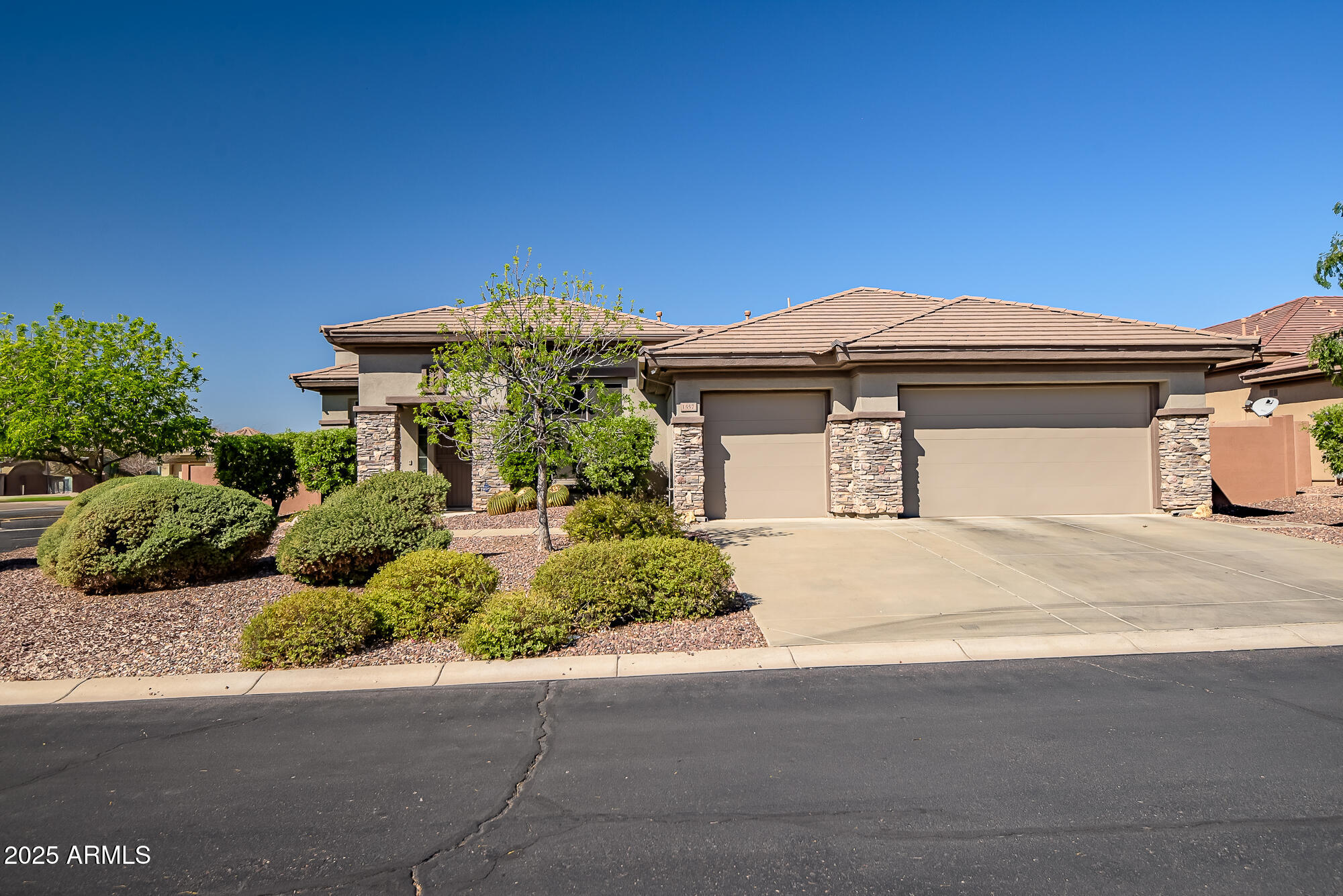 1557 W LAUREL GREENS Court