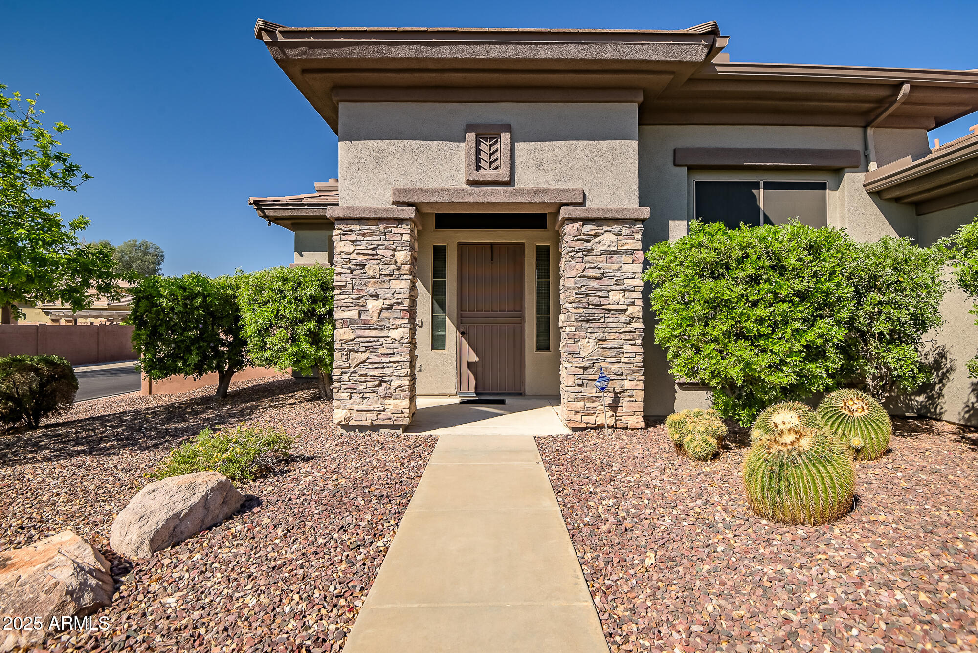 1557 W LAUREL GREENS Court