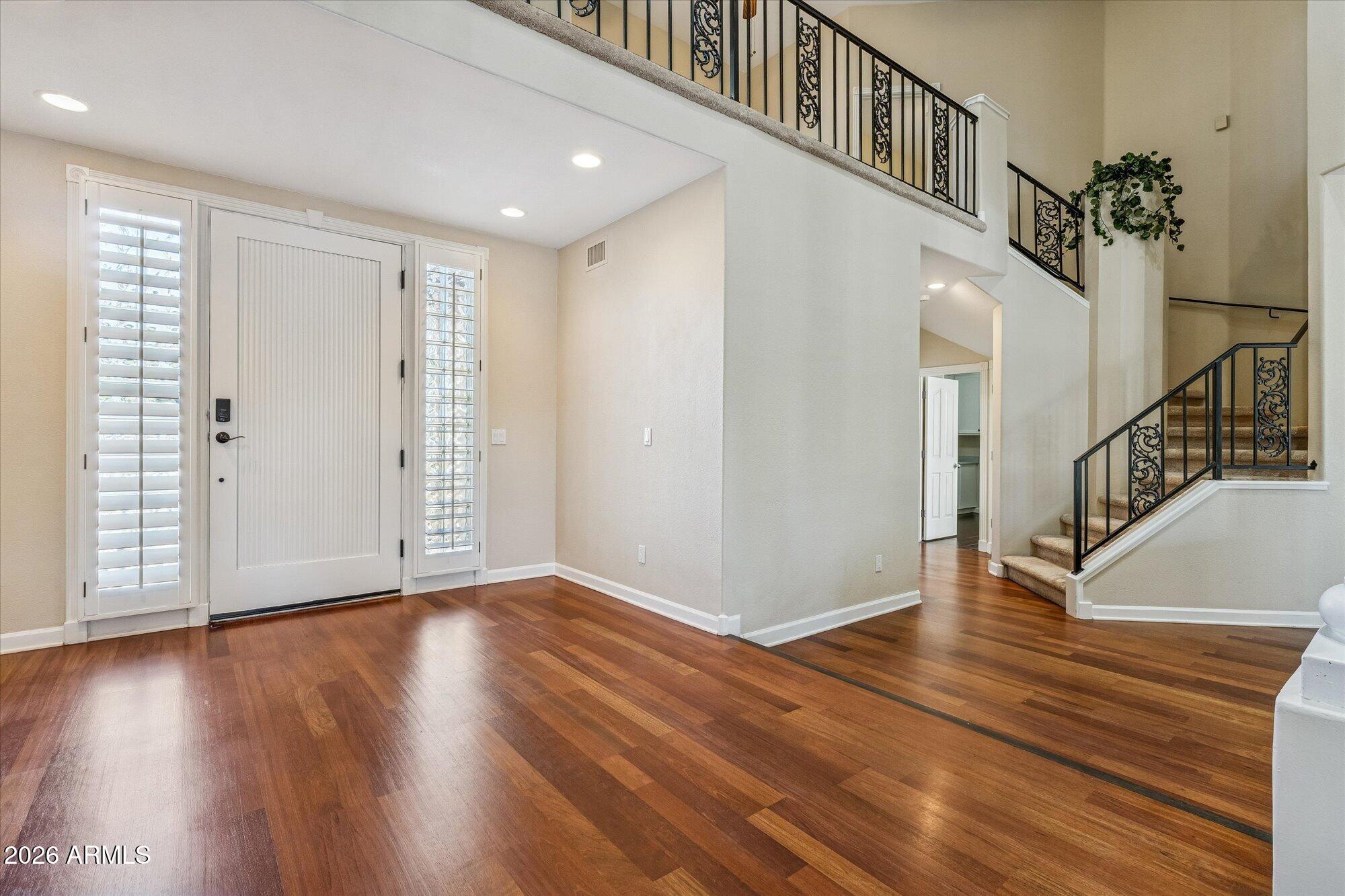 1026 N HERITAGE Street