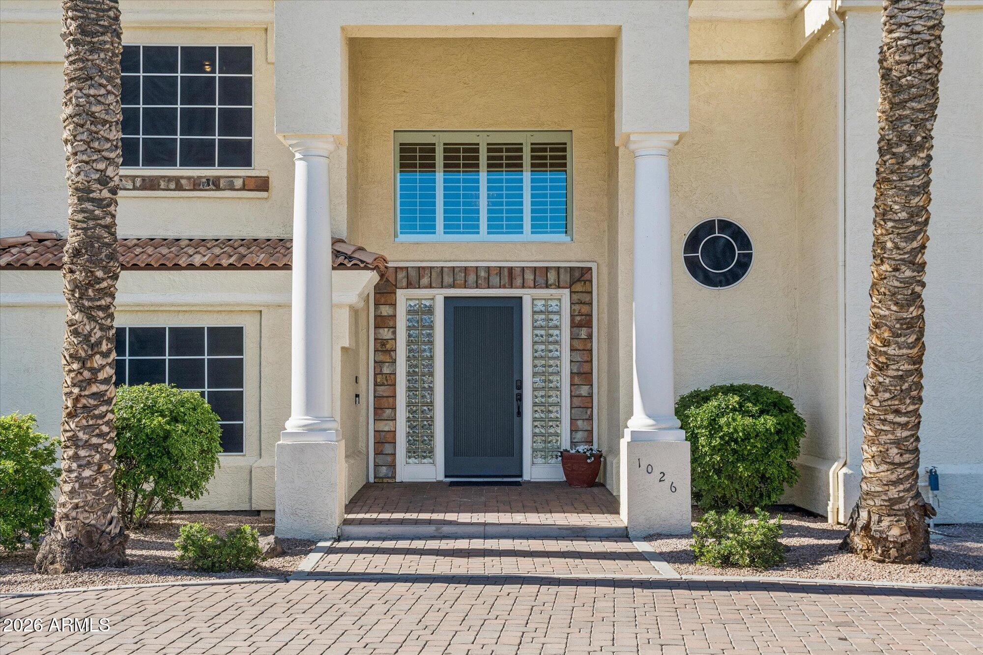 1026 N HERITAGE Street