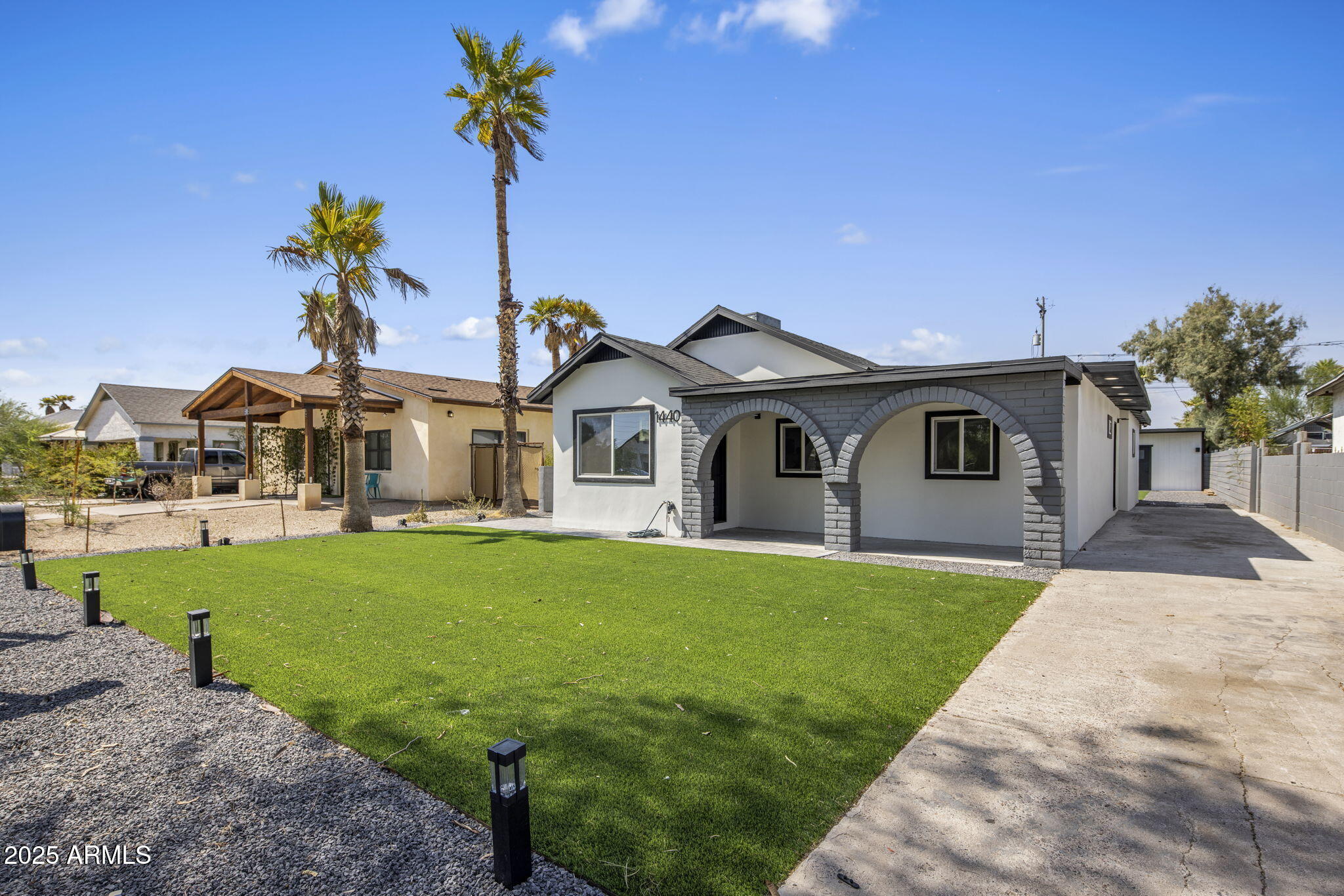 1440 E PIERCE Street