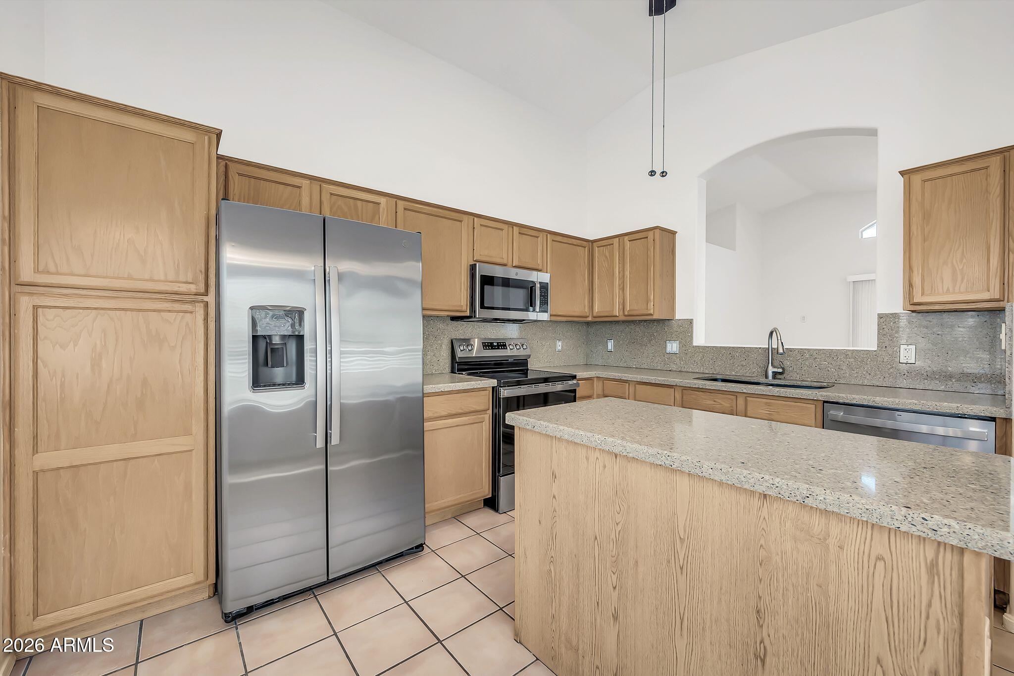 1284 W KINGBIRD Drive