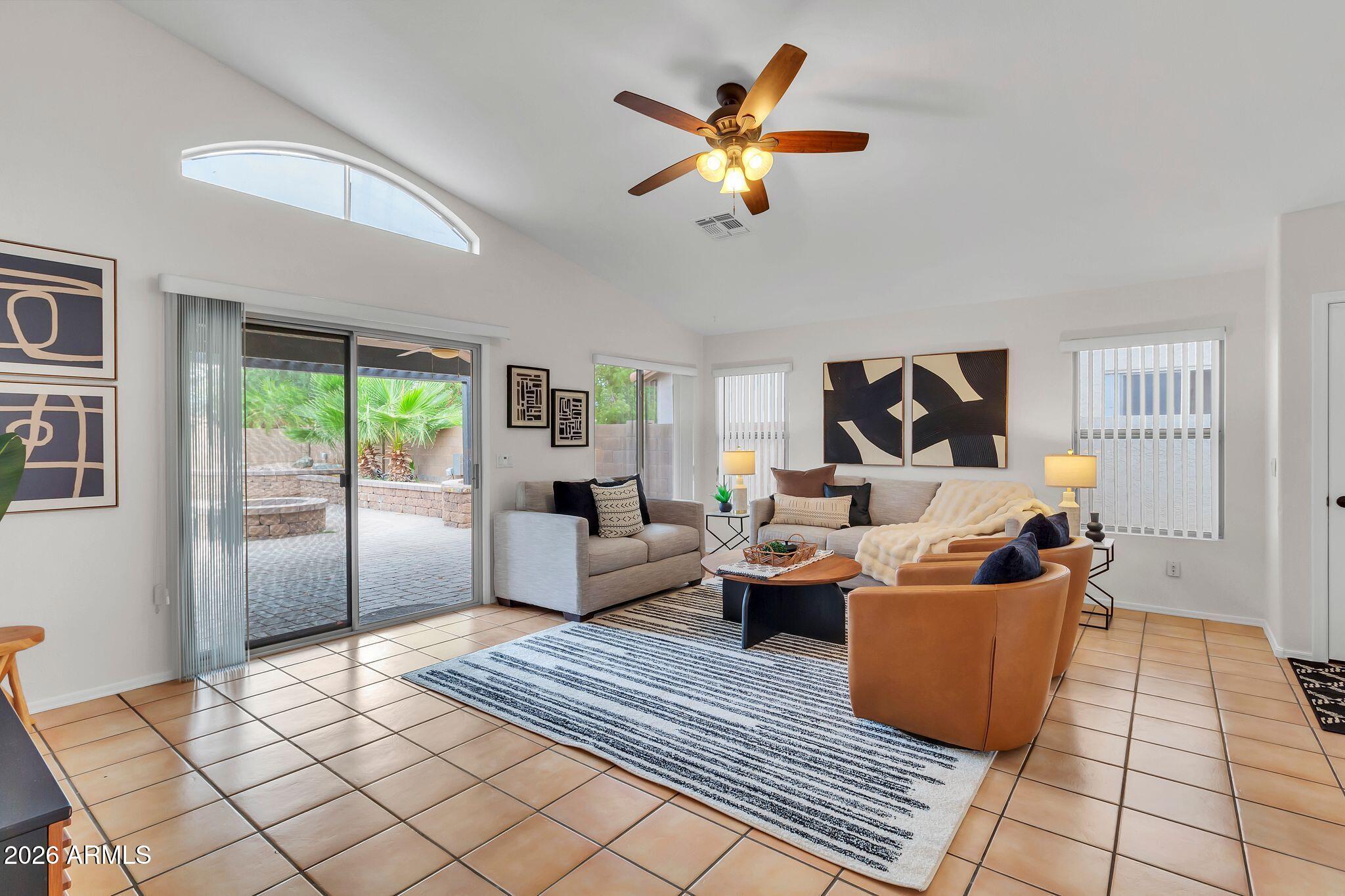 1284 W KINGBIRD Drive