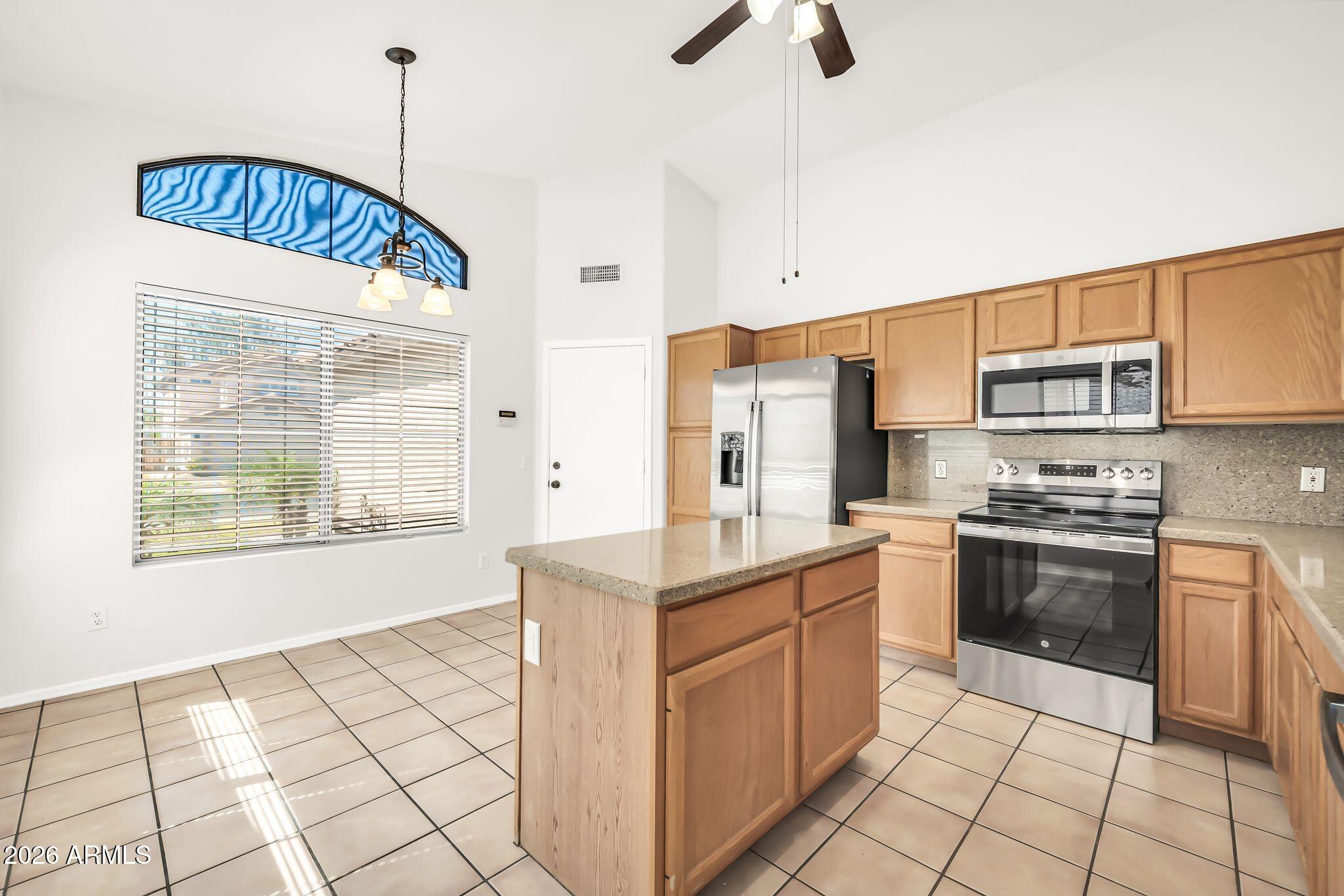 1284 W KINGBIRD Drive