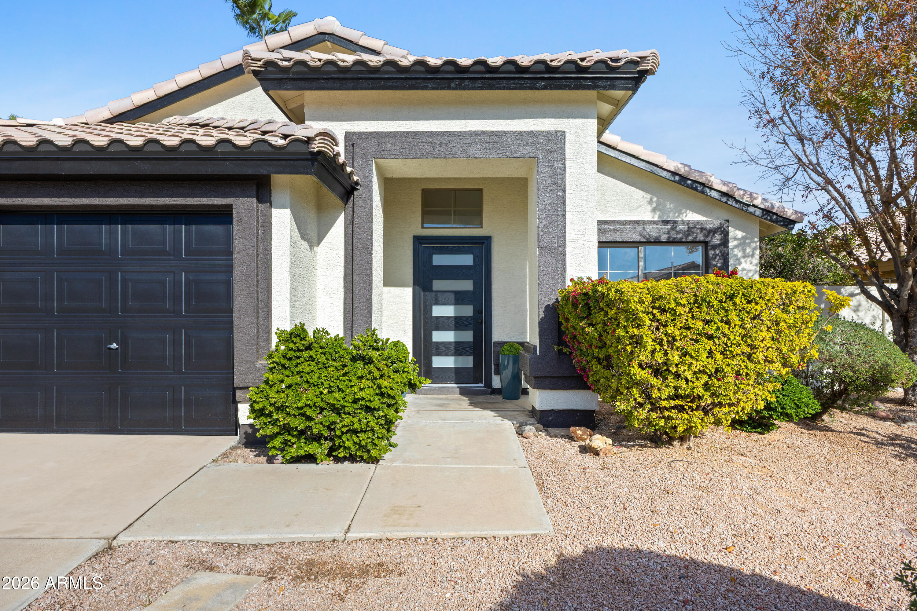 3808 E KINGS Avenue E