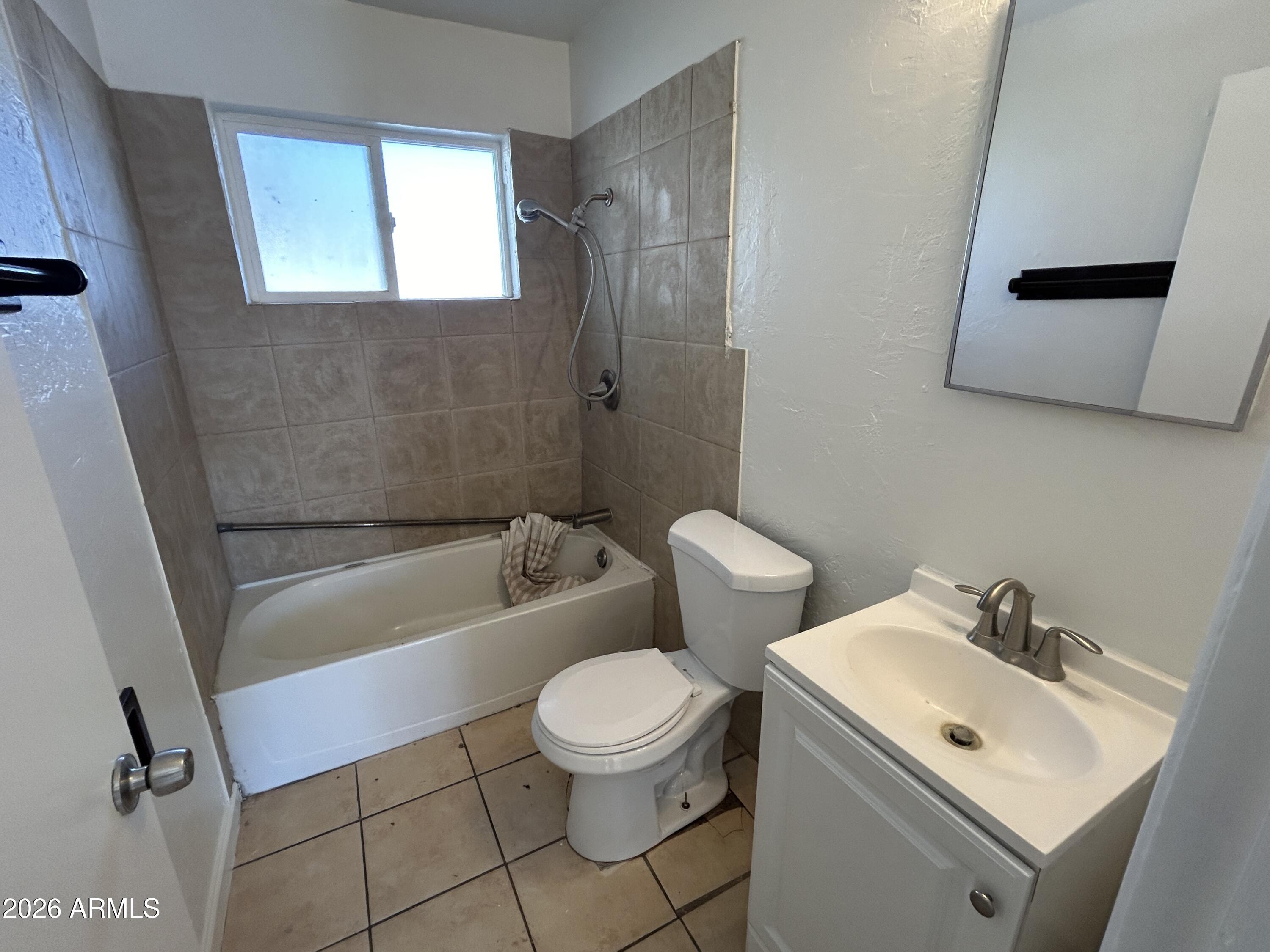 114 W RILEY Drive