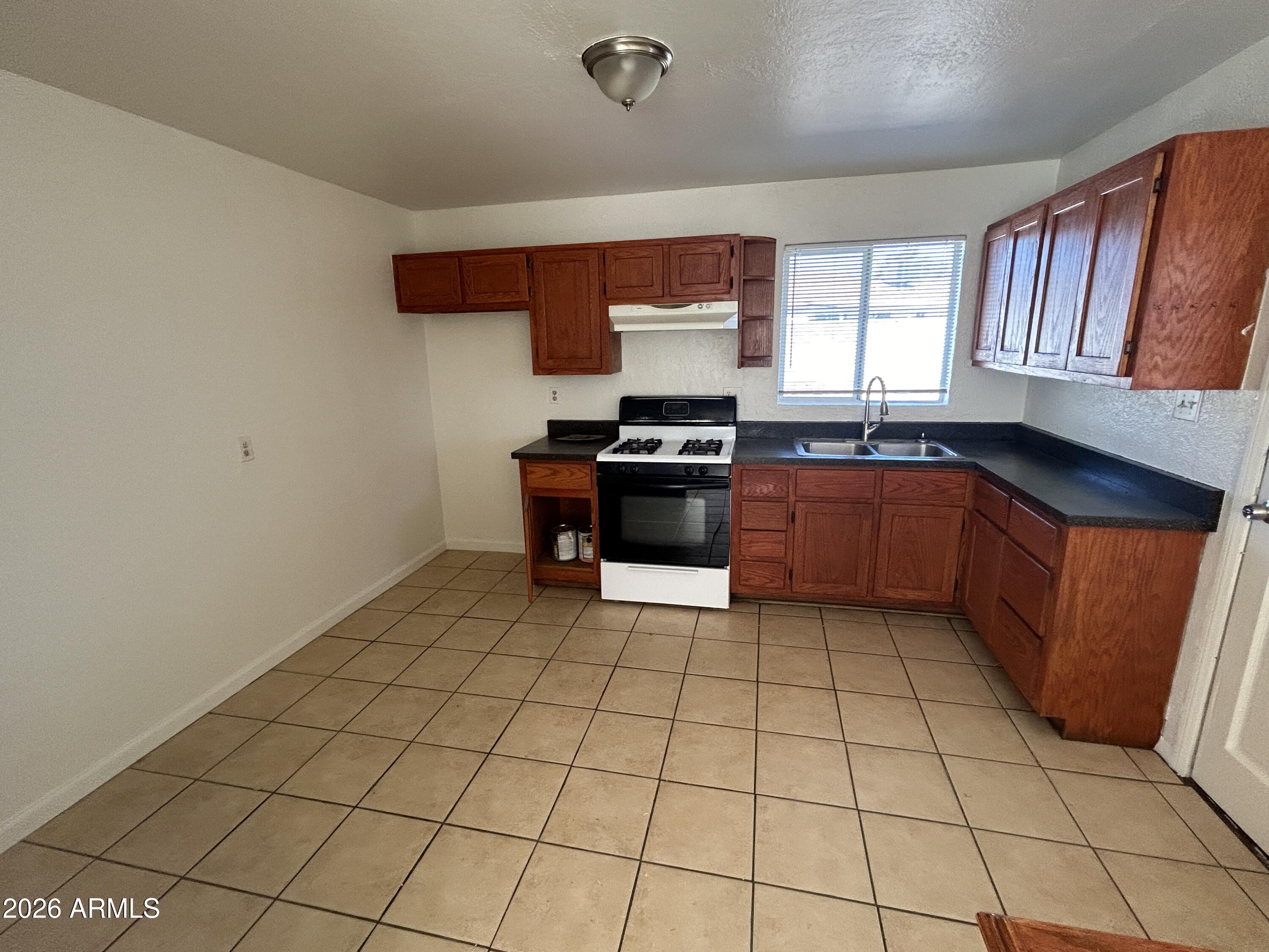 114 W RILEY Drive