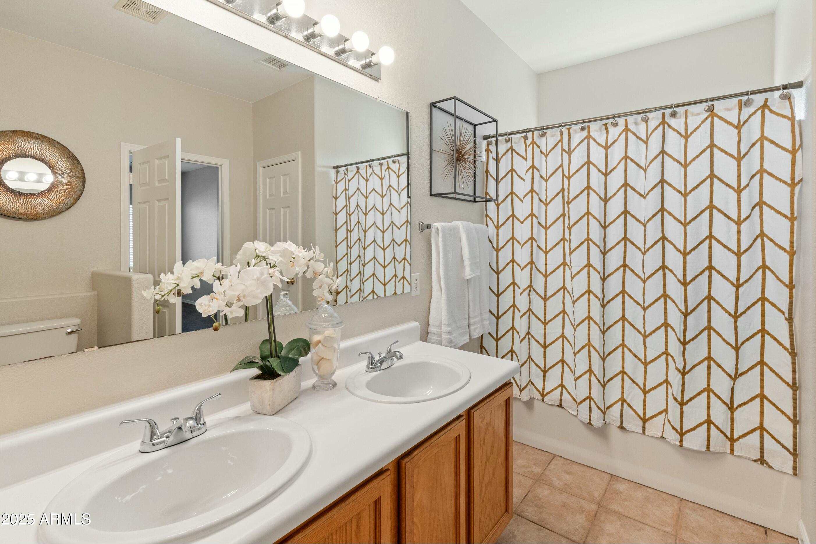 Goodyear, Arizona 85338, United States, 3 Bedrooms Bedrooms, ,3 BathroomsBathrooms,Residential,Pending,7925