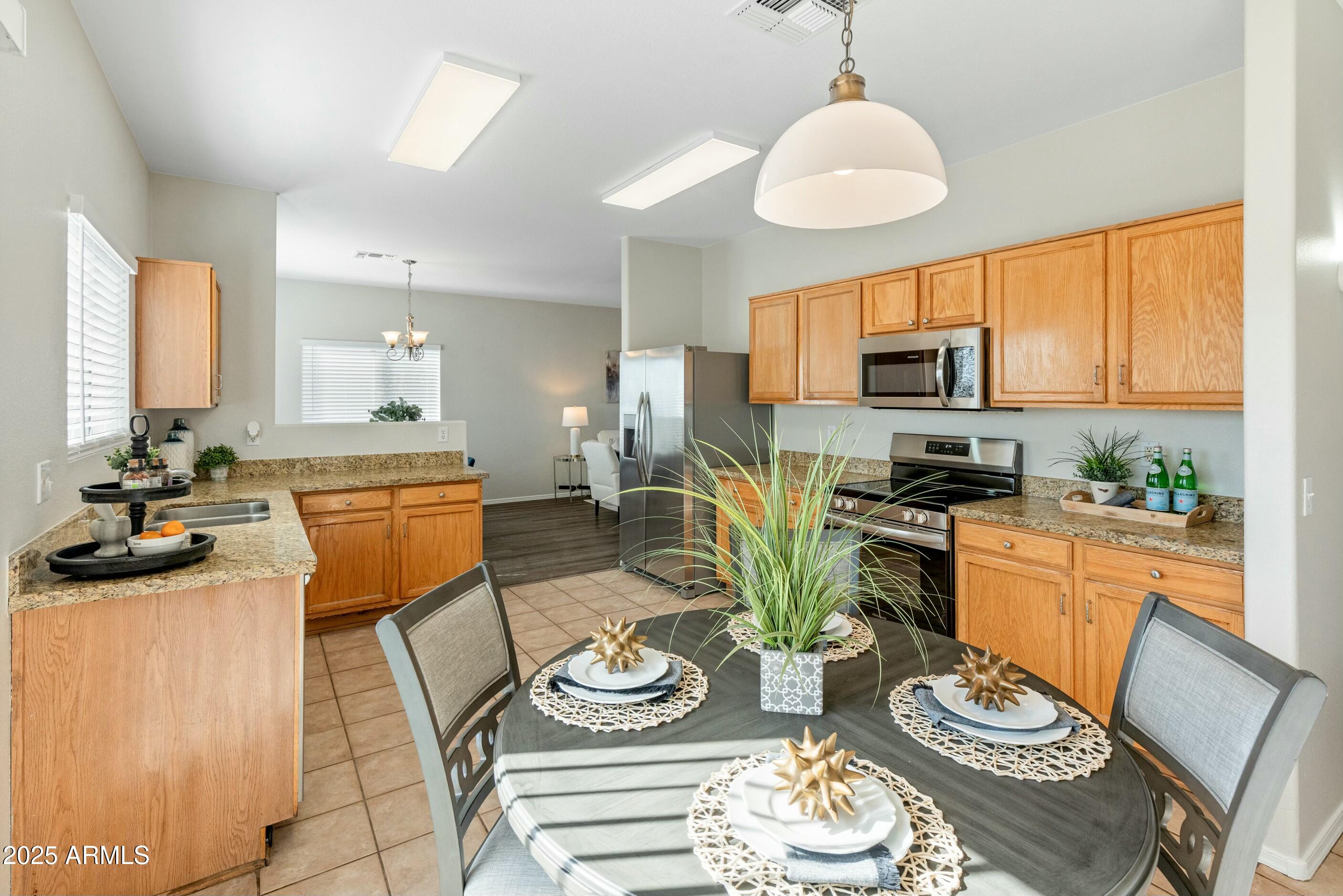 Goodyear, Arizona 85338, United States, 3 Bedrooms Bedrooms, ,3 BathroomsBathrooms,Residential,Pending,7925