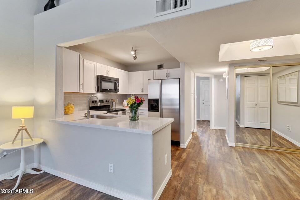 1025 E HIGHLAND Avenue 24