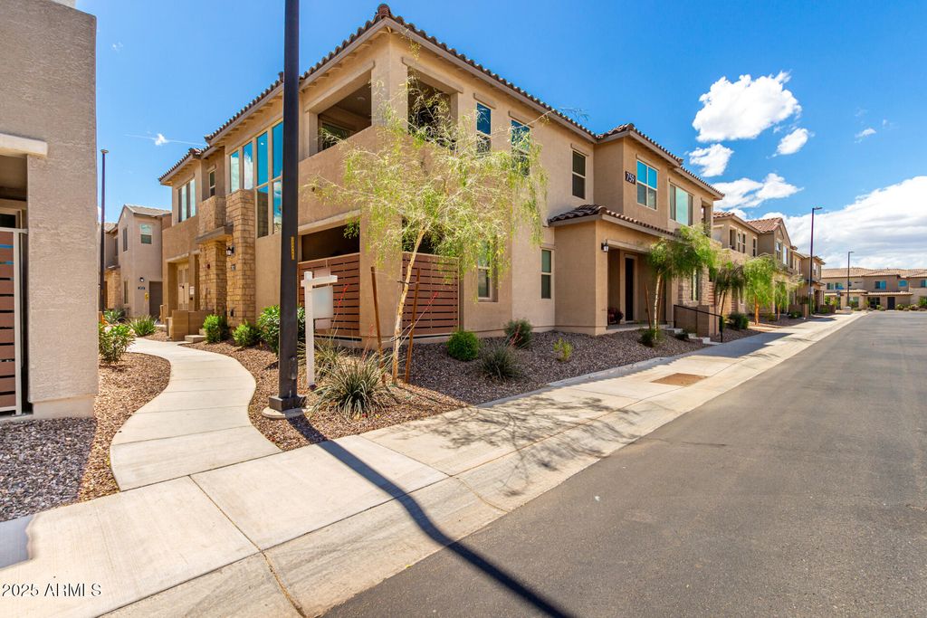 Photo of 759 E Lark Street #202, Gilbert, AZ 85297 (MLS # 6958600)