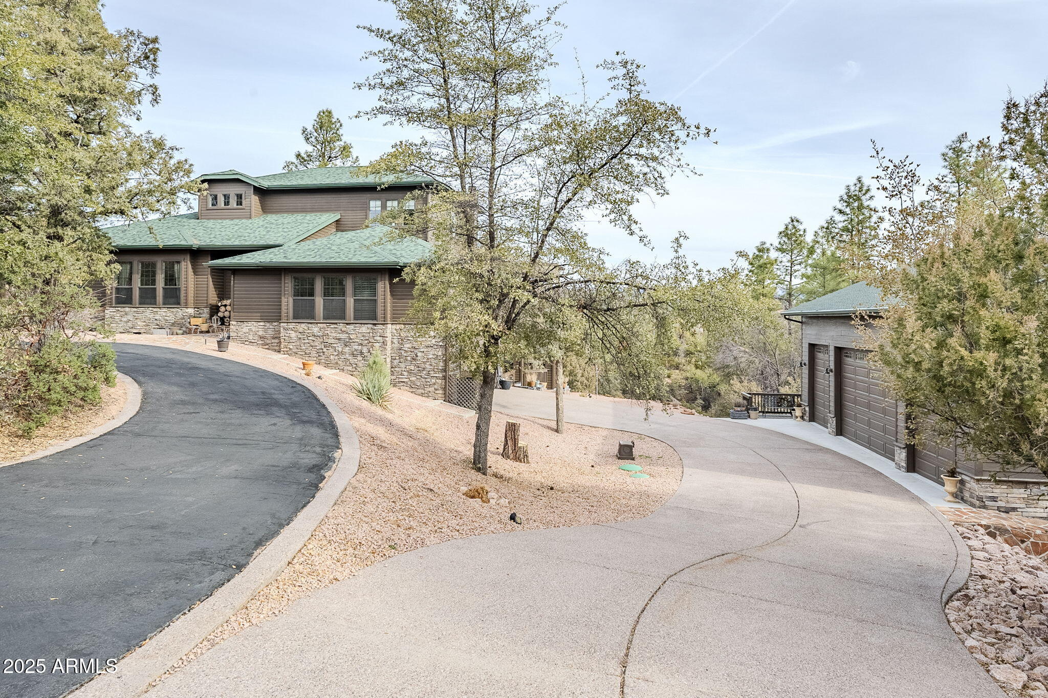 128 E SADDLEBACK Trail