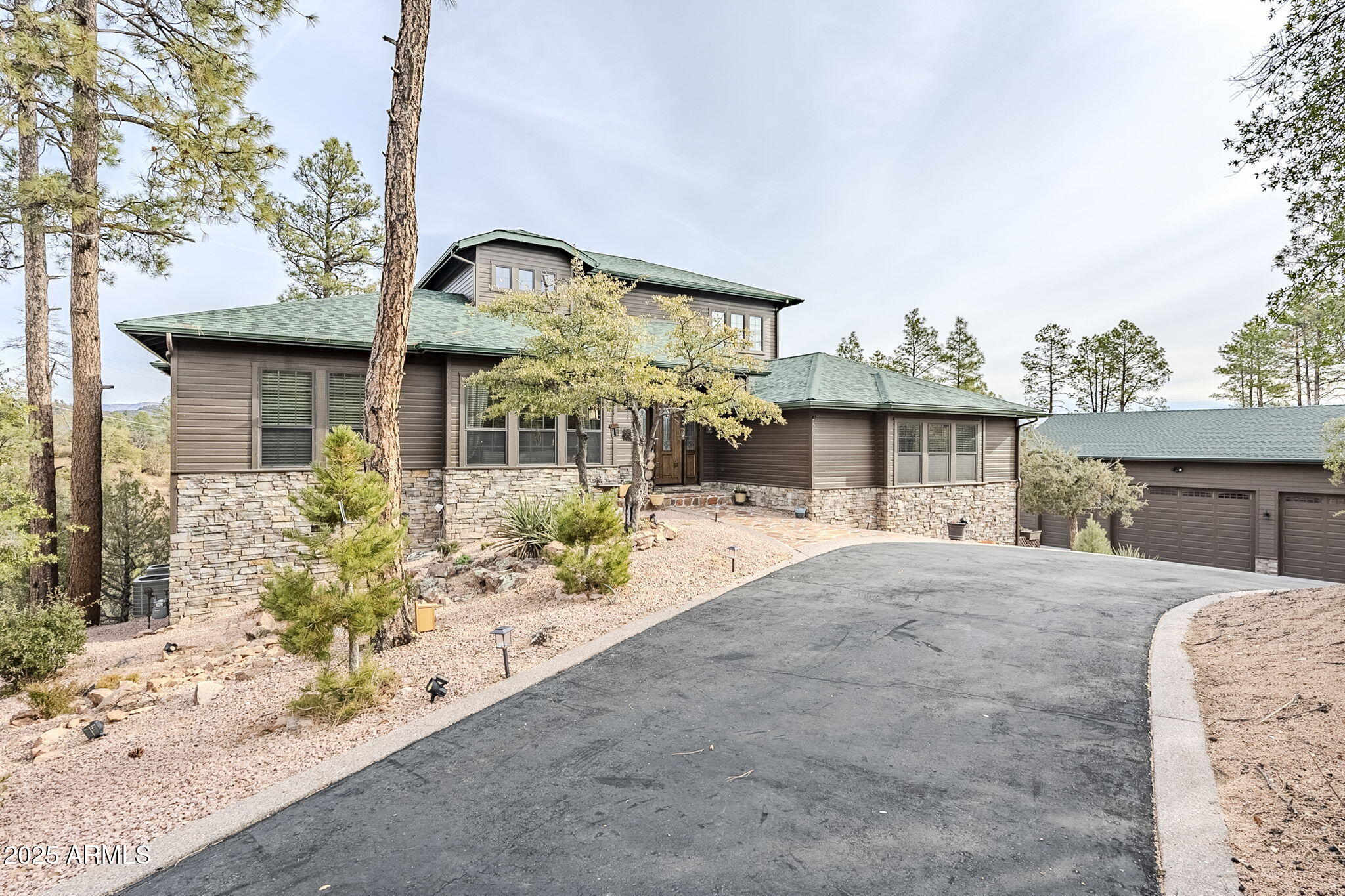 128 E SADDLEBACK Trail