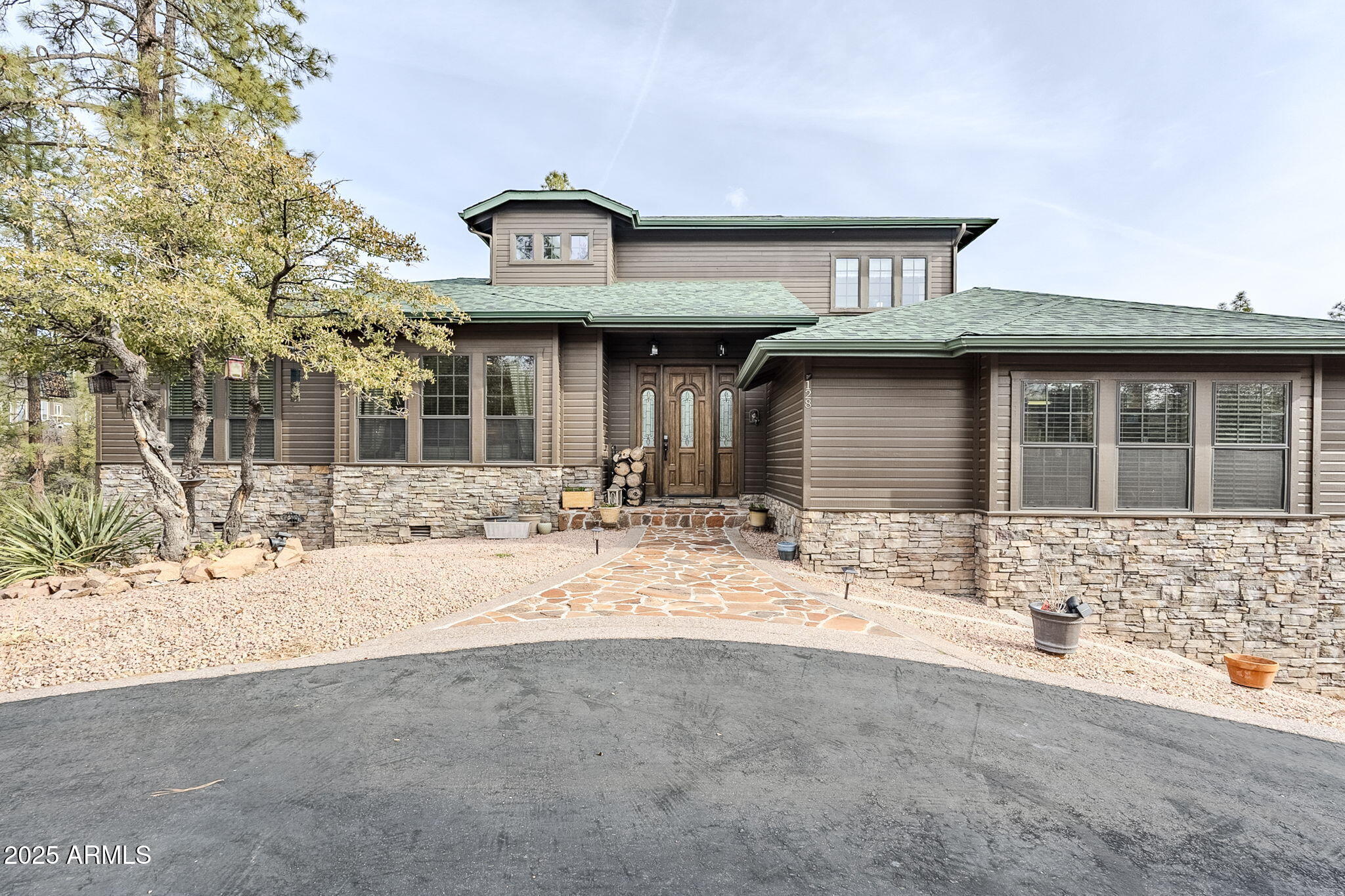 128 E SADDLEBACK Trail
