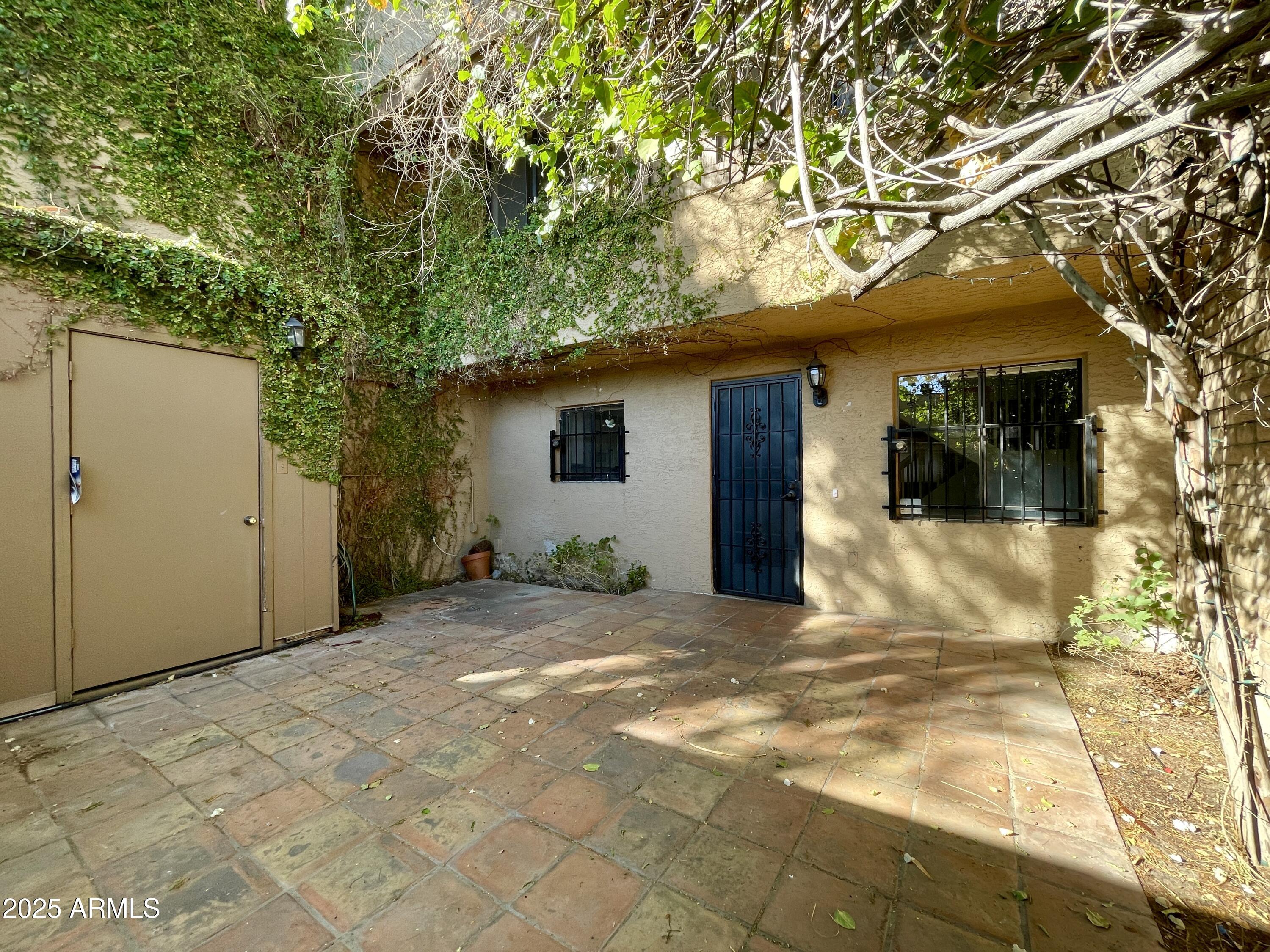 5330 N CENTRAL Avenue 19