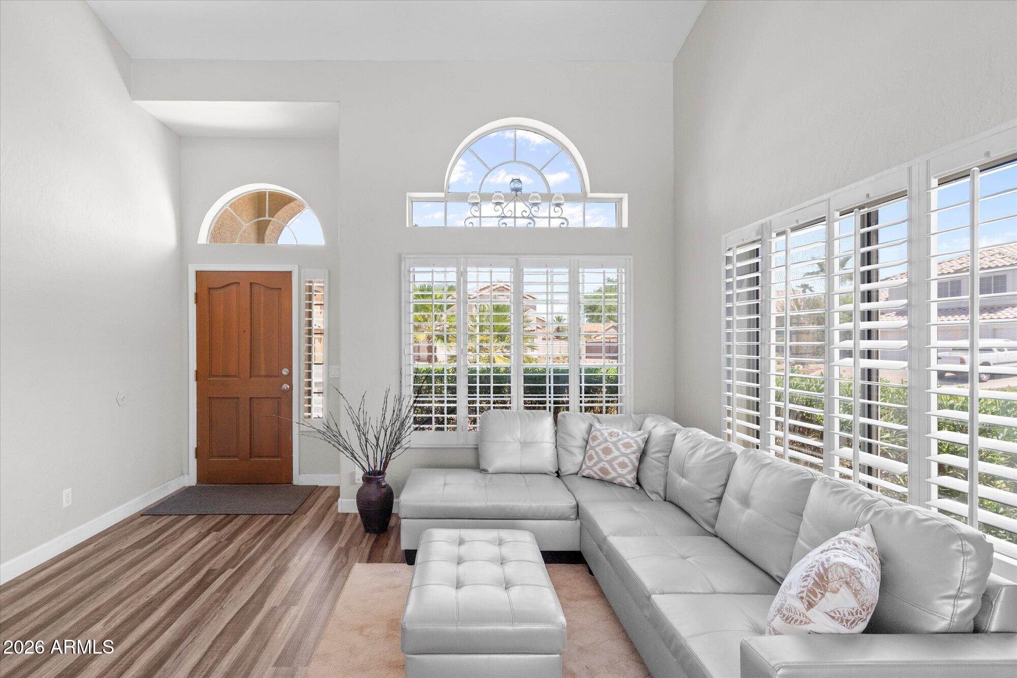 613 W SERENO Drive